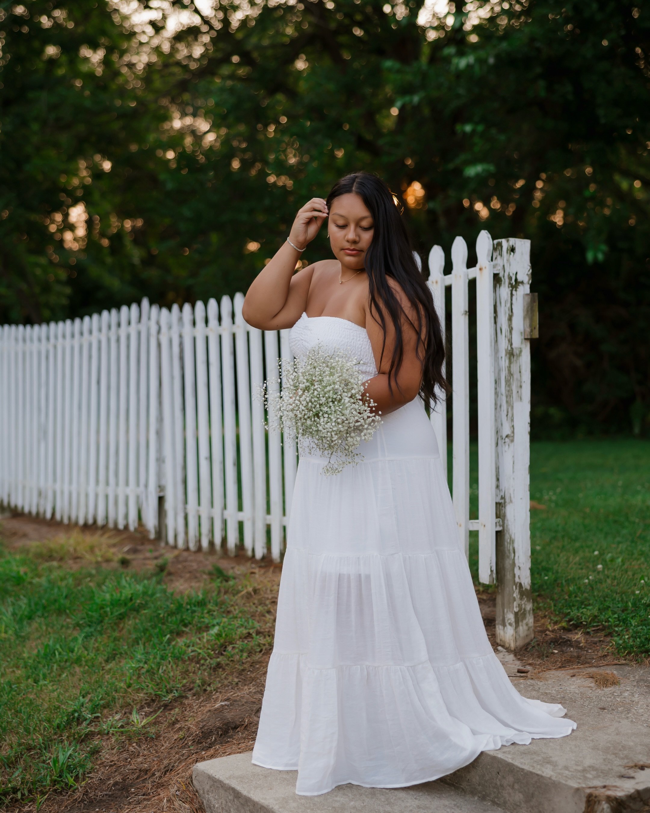 Sharing Isabella&rsquo;s session today and I need all the warm, glowy vibes after this gloomy, crazy weather we&rsquo;ve been having! ✨☀️After being out of power for days on end, I am SO glad to be back and I truly hope everyone who is still in the d
