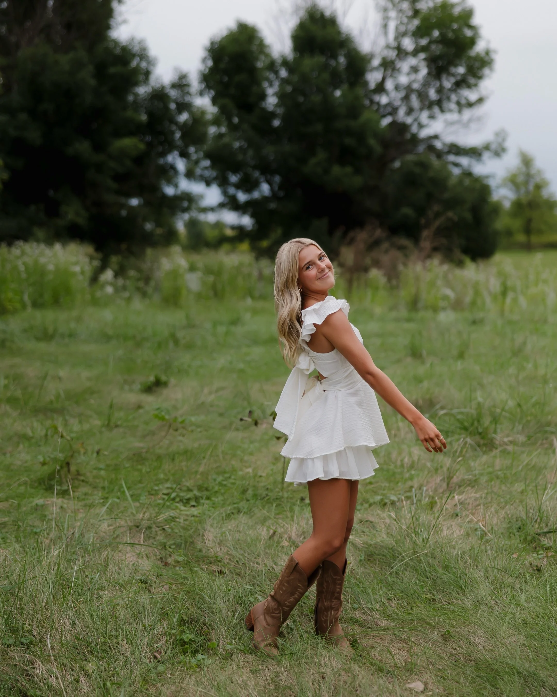 Sharing Tessa&rsquo;s session today as I just sent off her gallery! 🤩🌾⛅️🤎 I couldn&rsquo;t wait to get her session up on my feed guys!! I just LOVE how everything turned out and her outfits were absolutely adorable! Working with her was such a fun