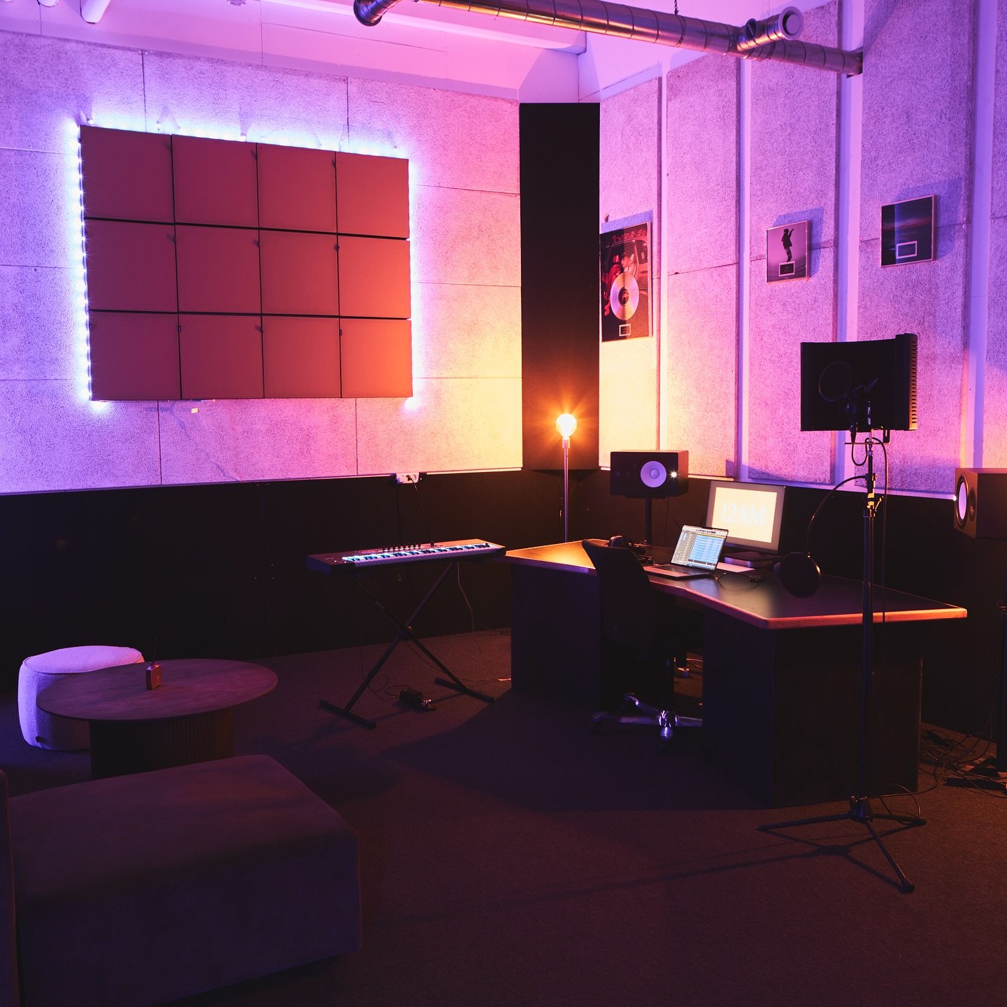 &ldquo;STUDIO 1AM&rdquo;

\\12AM STUDIOS