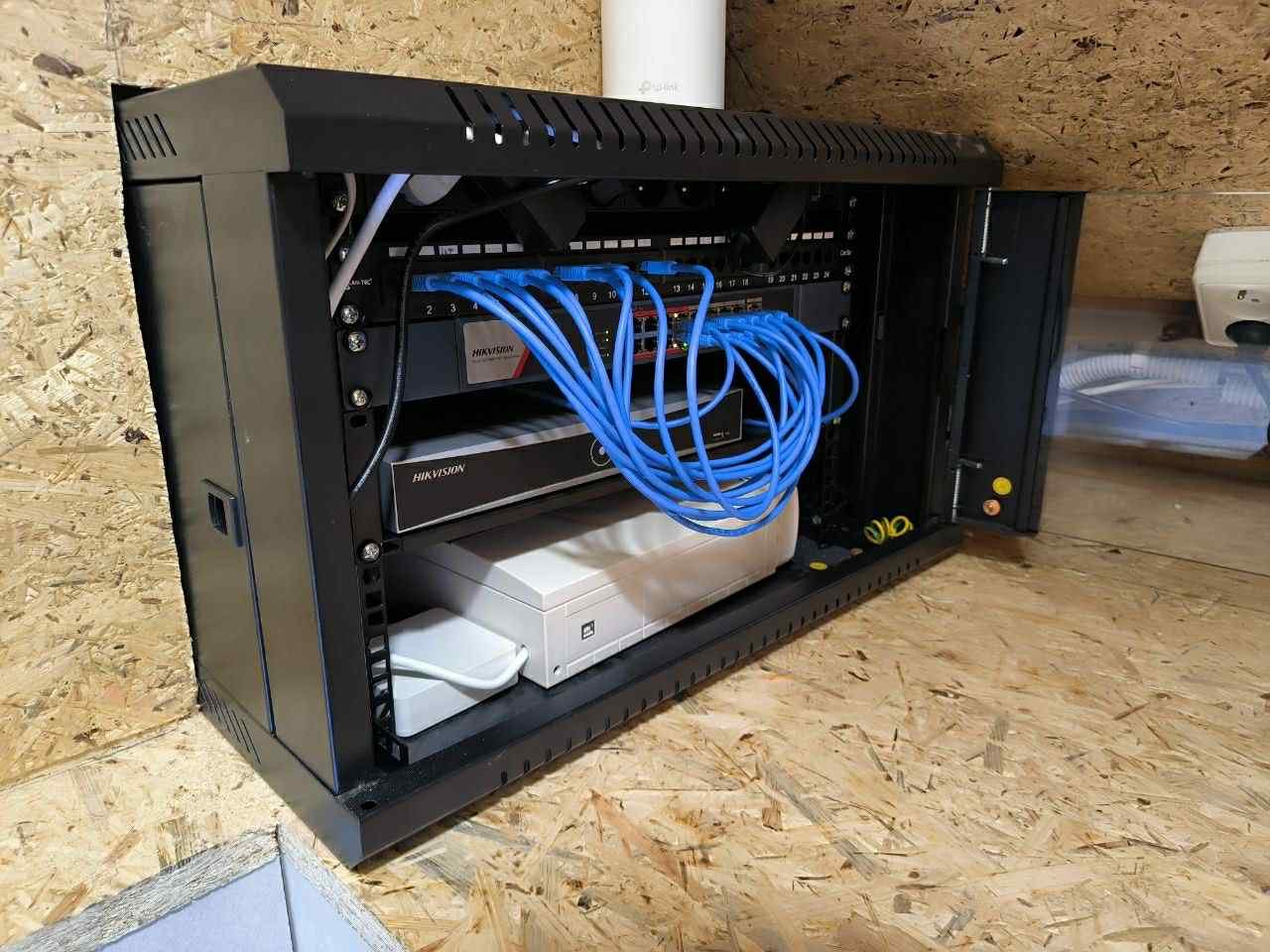 EZS, CCTV a rozvody internetu - rodinný dům