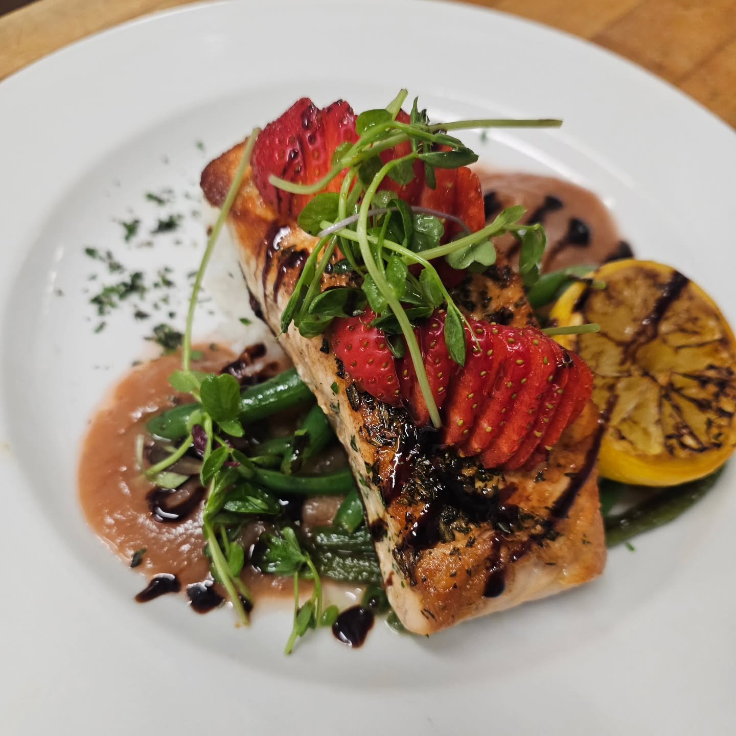 🌞🌿 Herb Encrusted Salmon, morning picked strawberries &amp; rhubarb, Jasmine rice, green beans, aged balsamic &amp; pea shoots🍓