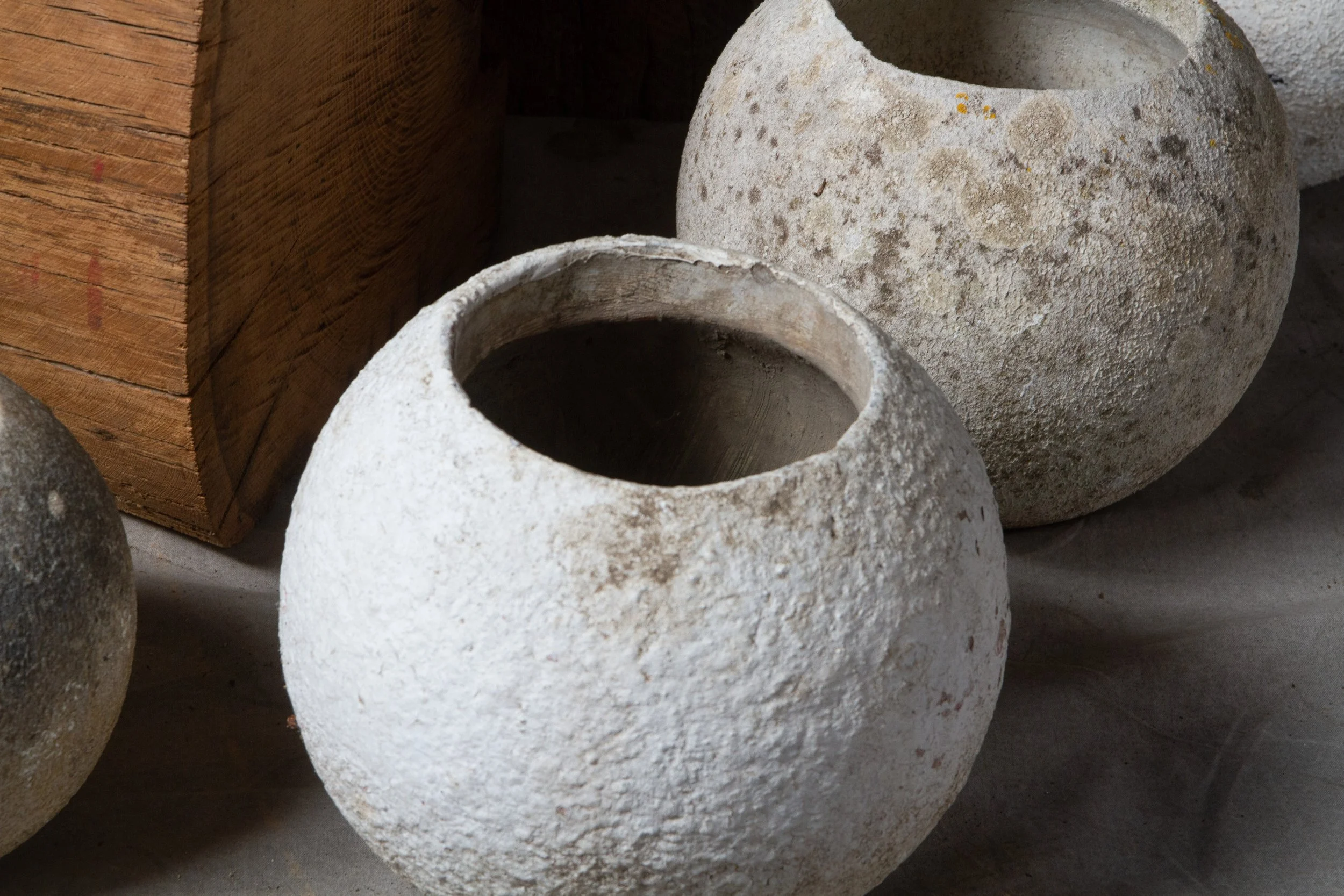 IG19928-IG19929- IG19930  French Cast Concrete Round Planters (14).JPG