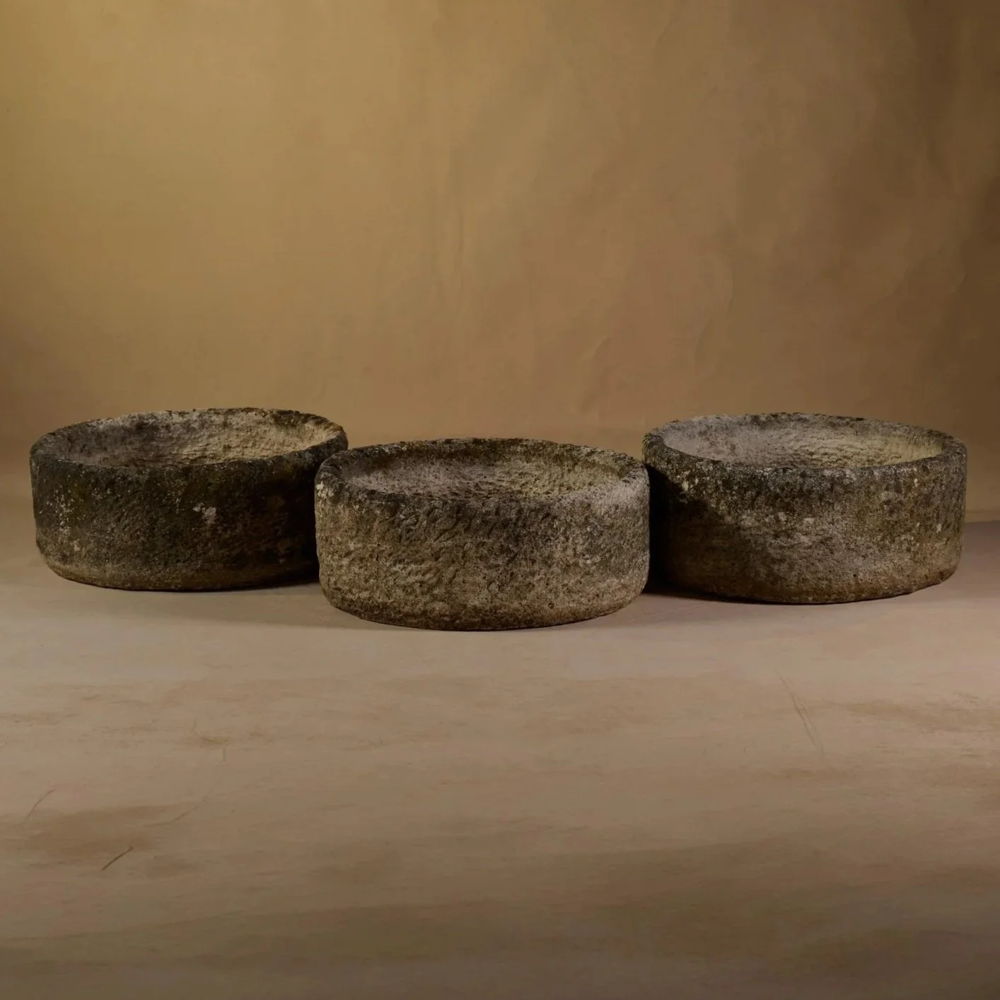 IG21064+French+Roudn+Stone+Planter+24%27%27D+x+10%27%27H+.jpg