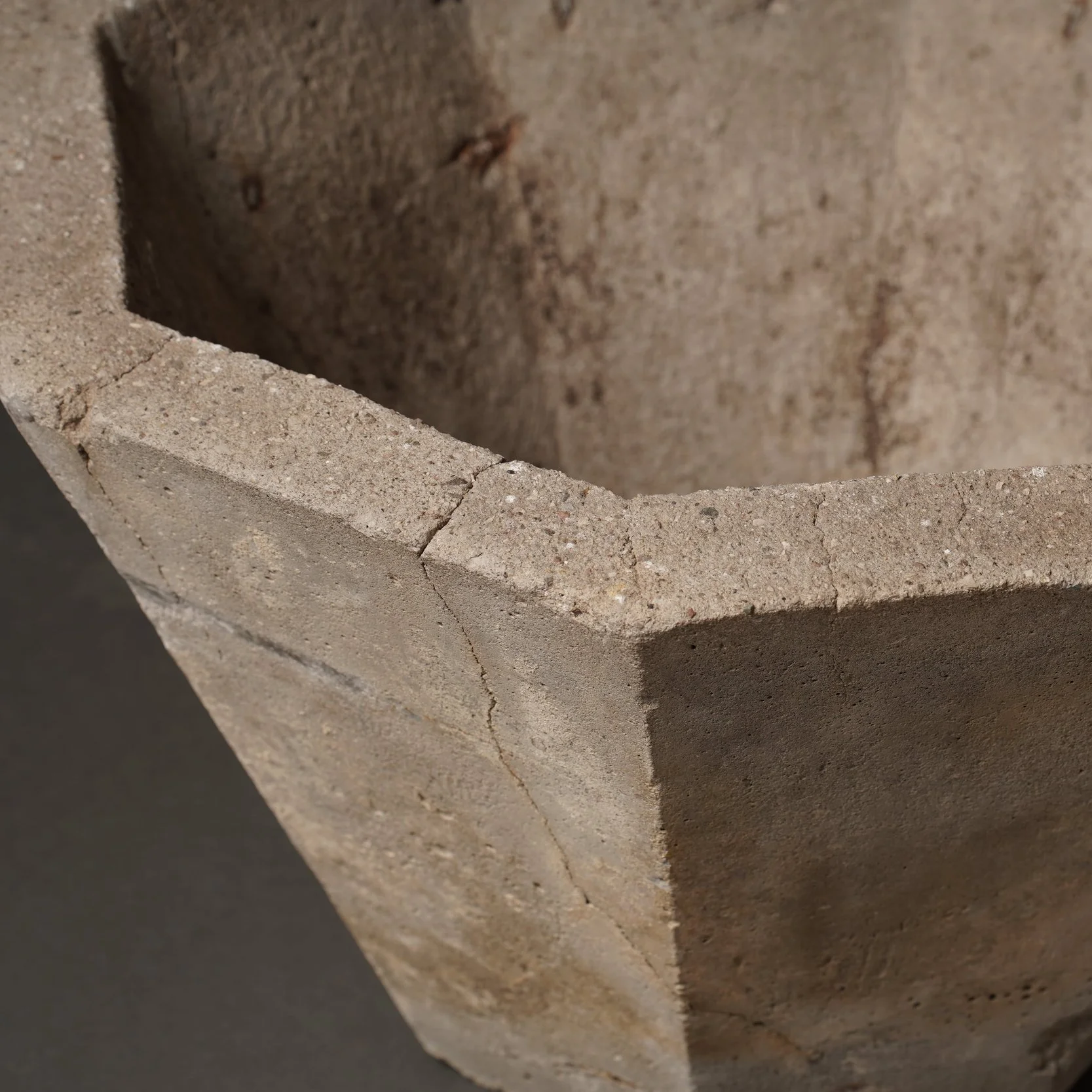 IG20993+Vintage+French+Octagonal+Planter+C.1950+20.5%27%27D+x+12%27%27H+%288%29-min.png
