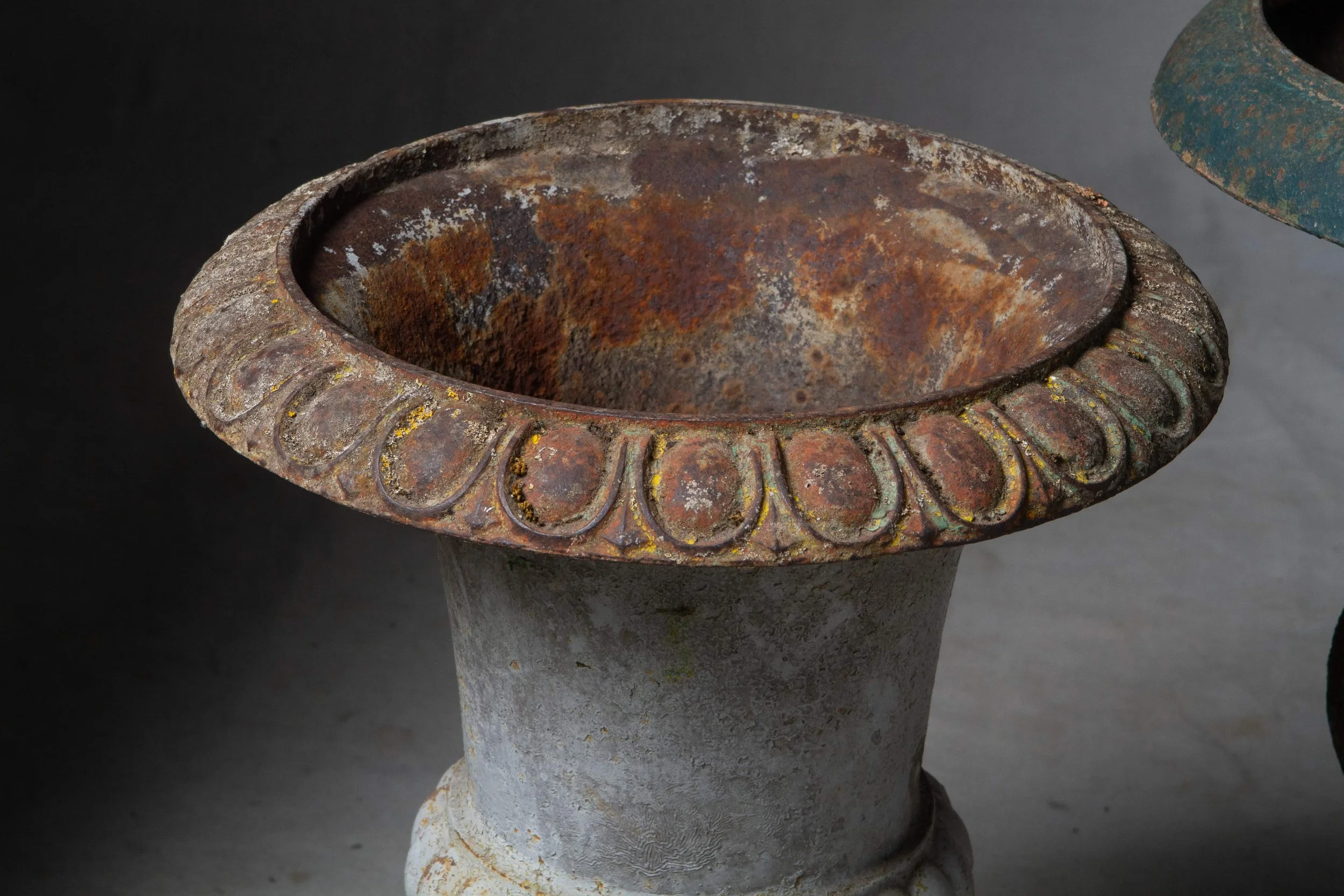 IG19901  French Cast Iron Campana Un 19''D x 26''H . Circa 1900.JPG