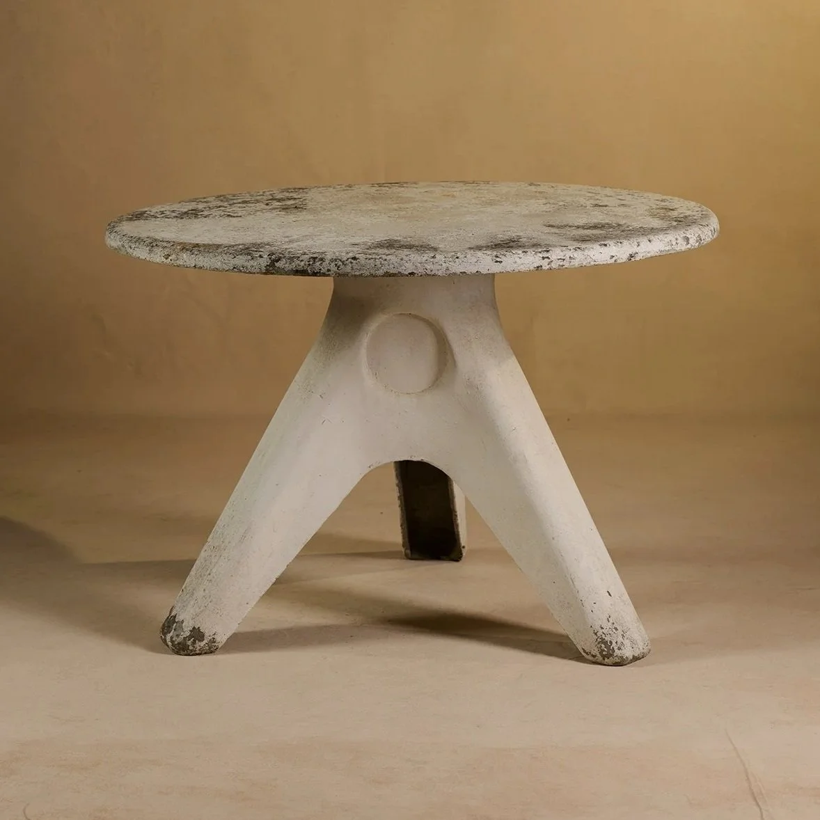 IG21073+Everit+Willy+Guhl+Table+with+Tripod+Base+%E2%80%93+White%2C+Circa+1960%E2%80%99s+36%27%27D+x+25%27%27H+%246500+%286%29.jpg