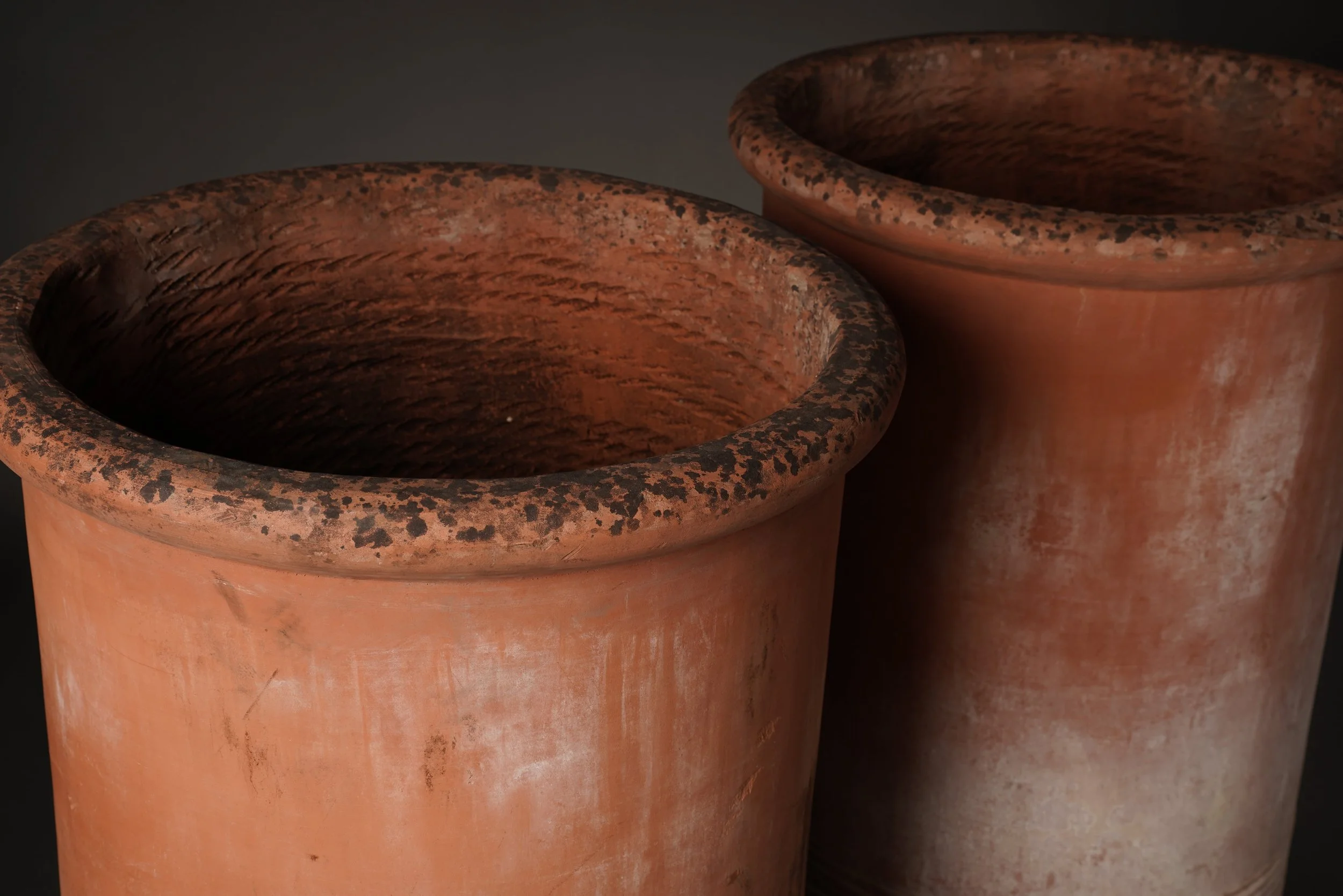 IG20974 Antique Italian Thick Terra Cotta Cylindrical Planter withHorizontal Striped at the bottom Circa 1900 25''D x 39 (17)-min.JPG
