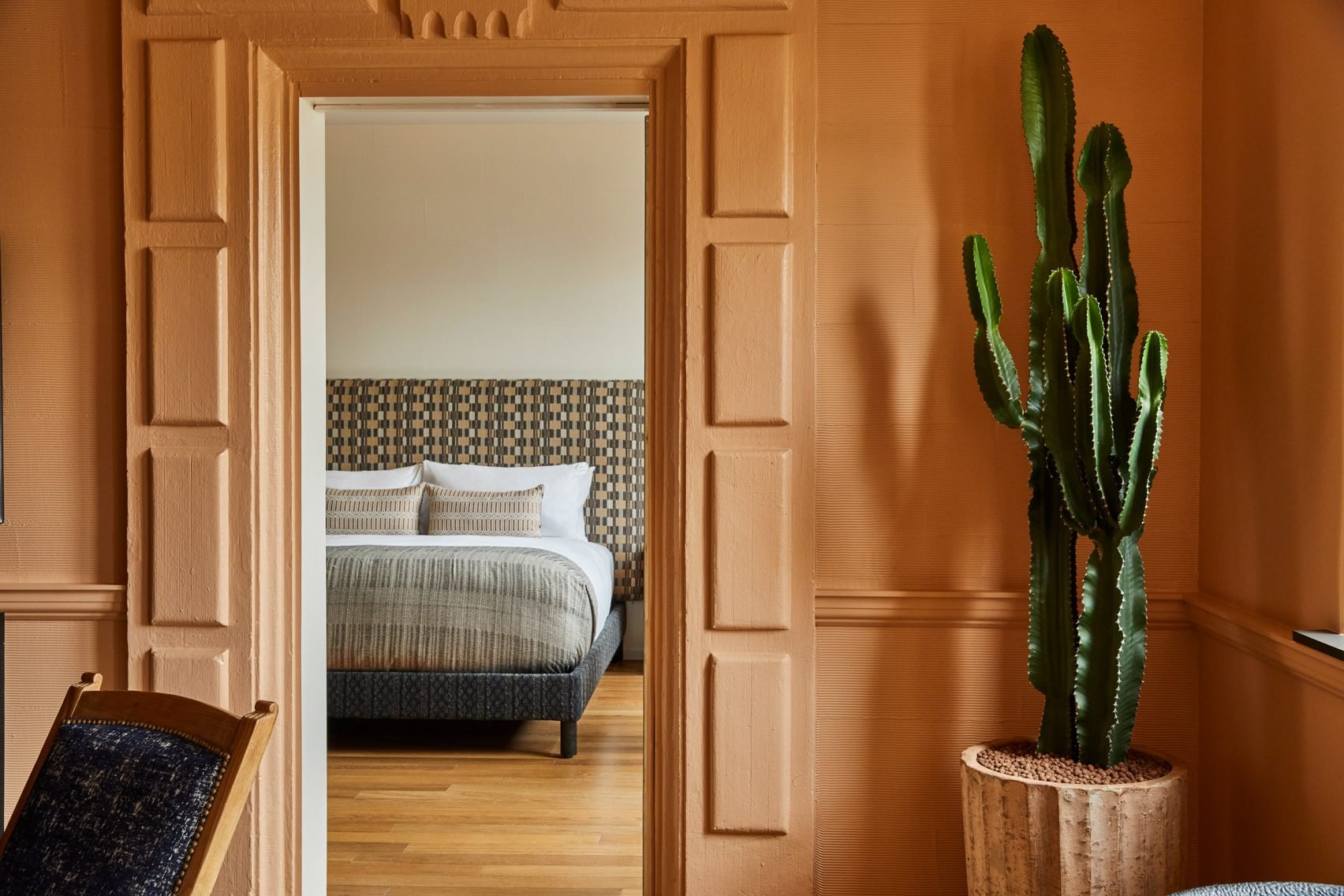 la-proper-kelly-wearstler-interior-design-hotel_dezeen_2364_col_3-1704x1136.jpg