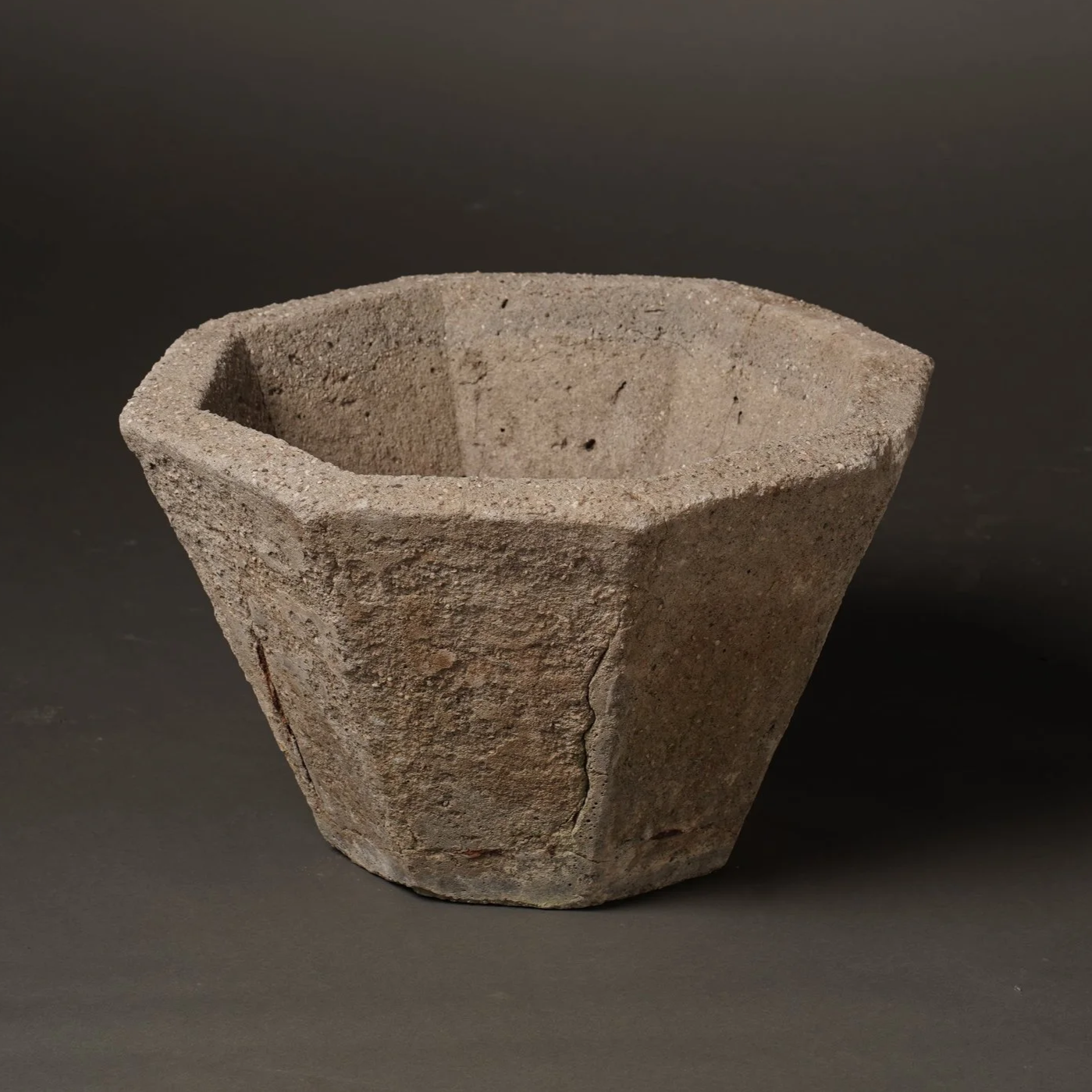 IG20993+Vintage+French+Octagonal+Planter+C.1950+20.5%27%27D+x+12%27%27H%2813%29-min.png