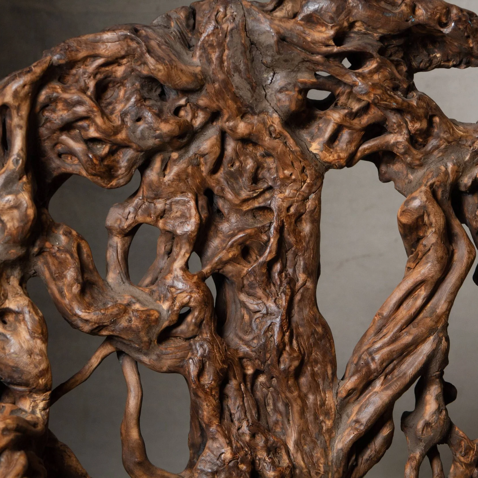 IG19858+dramatic+live+edge+remnant+from+the+root+and+trunk+of+a+hardwood+has+been+converted+into+a+remarkable+armchair+%28+%2817%29-min.png