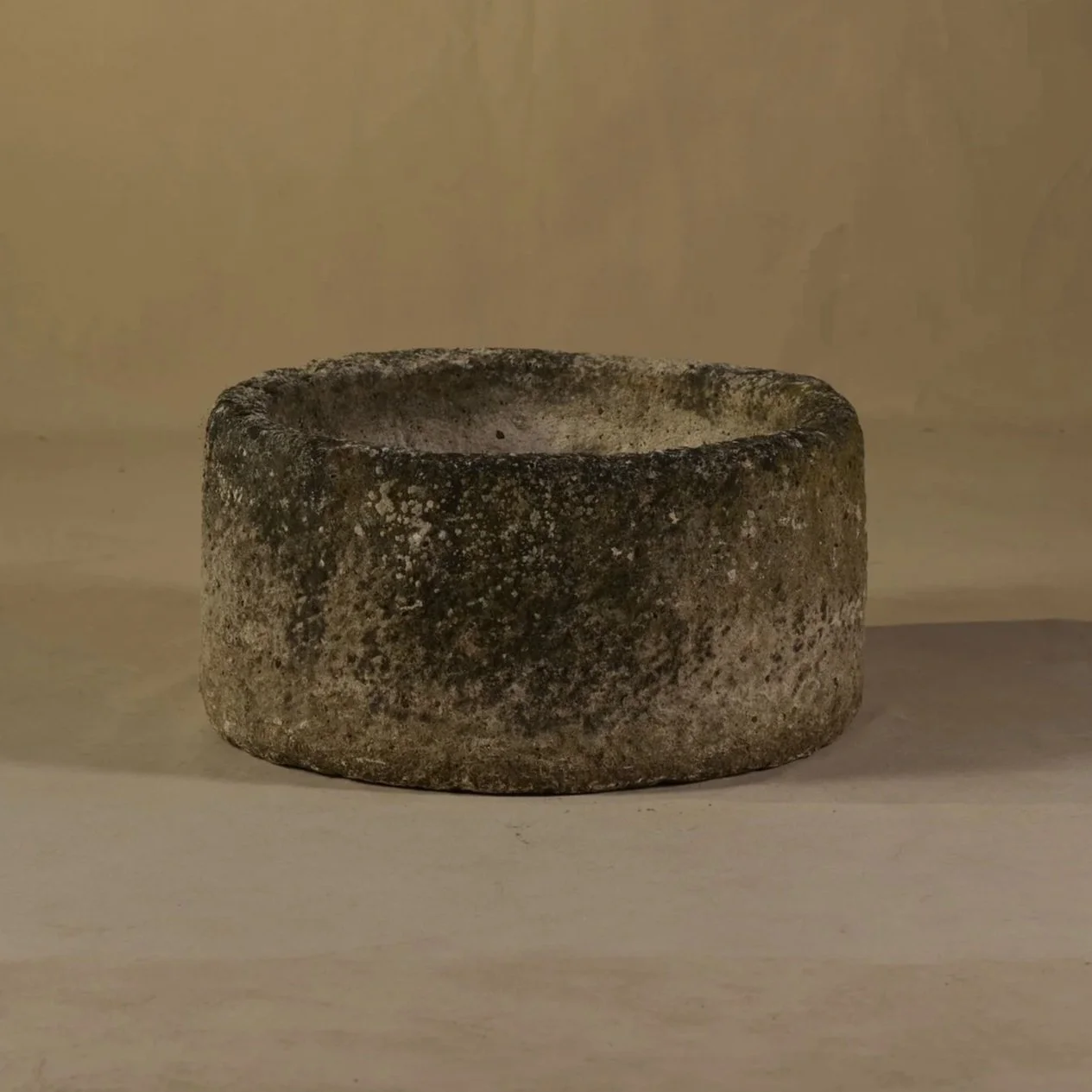 IG21064+French+Roudn+Stone+Planter+24%27%27D+x+10%27%27H++%282%29-min.jpg