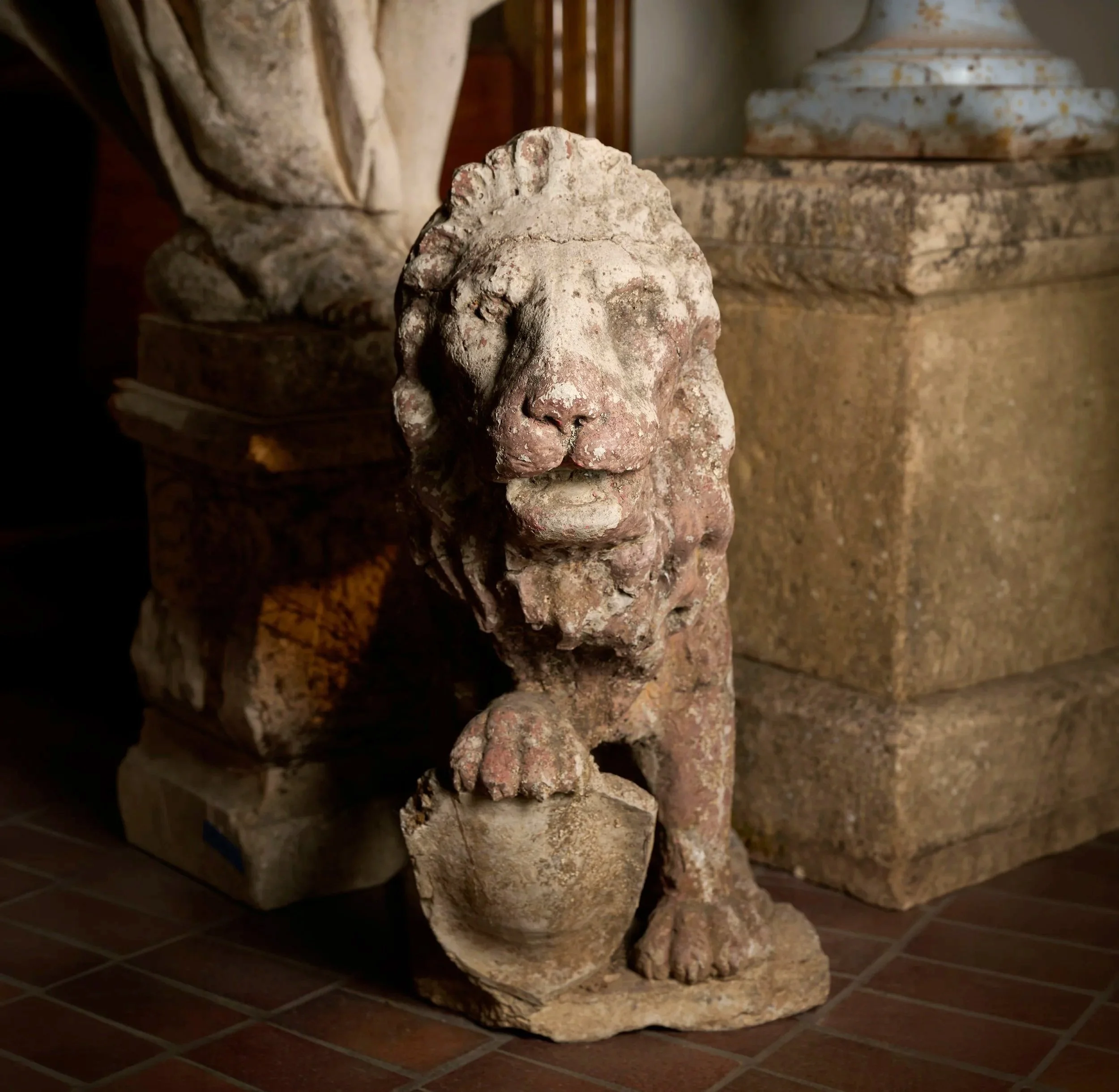 IG19898+Cast+Stone+Lion+Sculpture+15%27%27L+x+30%27%27W+x+32%27%27H_.jpg