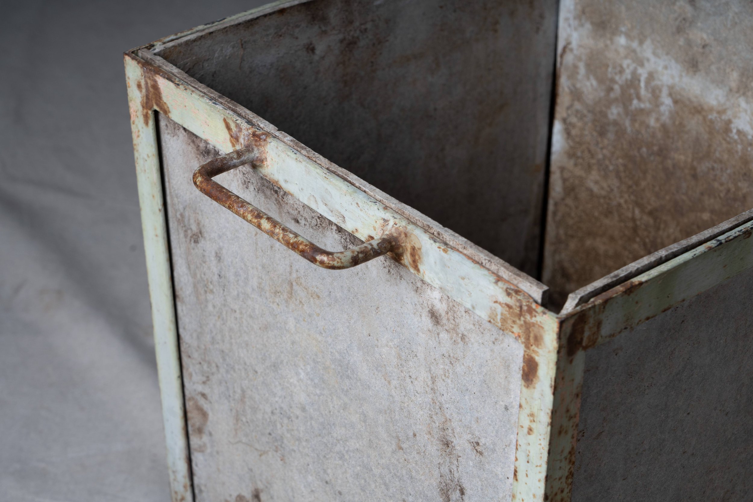 IG19968 French Iron Concrete Orangerie Planter  C.1920  20.5''OD x 15''ID x 18''H.jpg