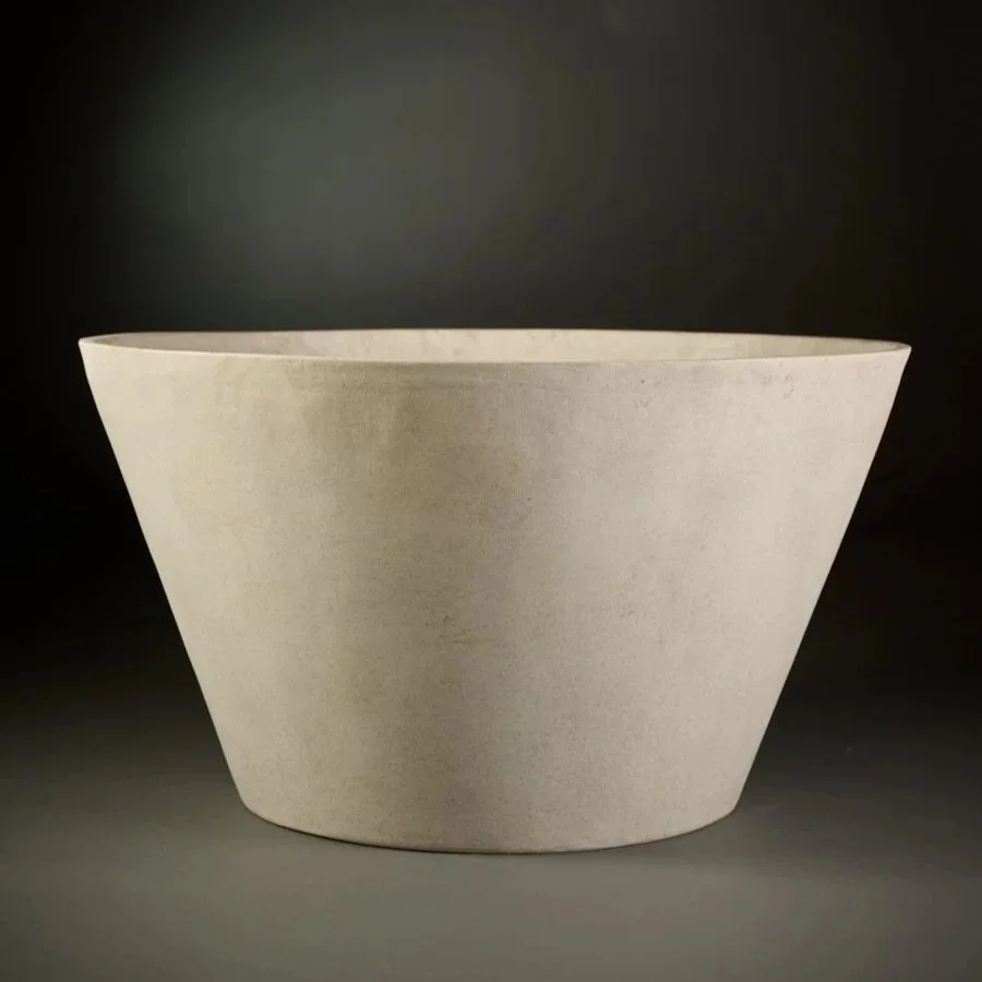 LARGE MODERN TUB