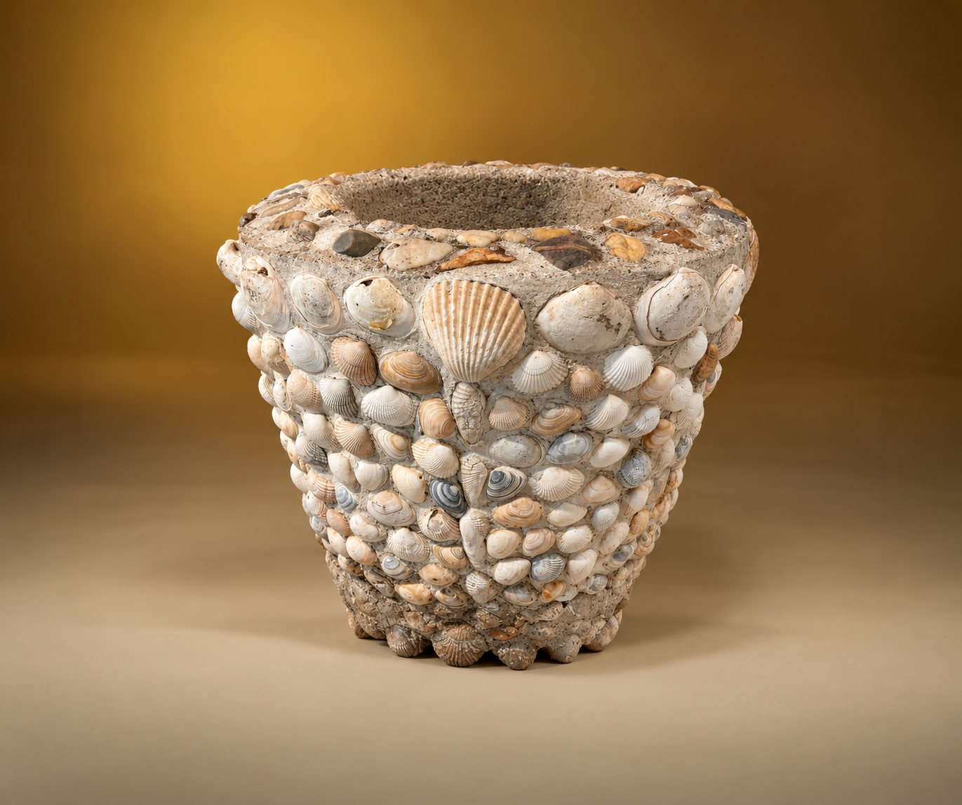 ROUND CEMENT PLANTER COVERED WITH NATURAL SEA SHELLS