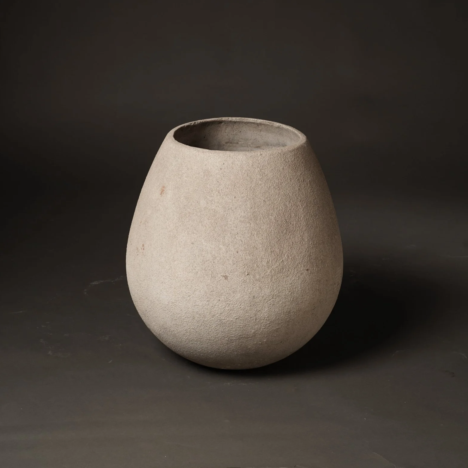 IG20976+French+Vintage+Willy+Guhl+Egg+Planter+C.1970+18%27%27D+x+21%27%27H+%2813%29-min.png