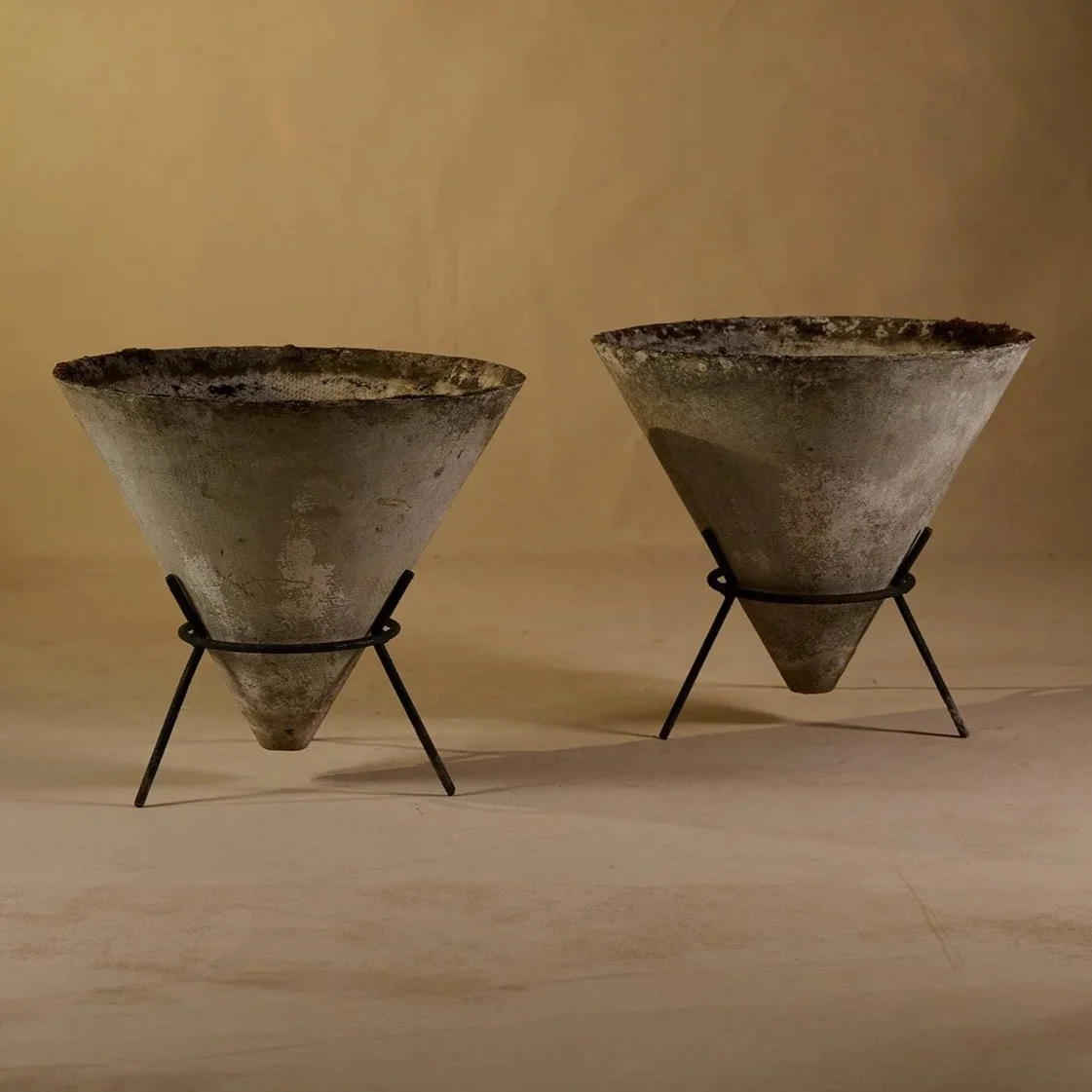 FRENCH CEMENT PLANTER