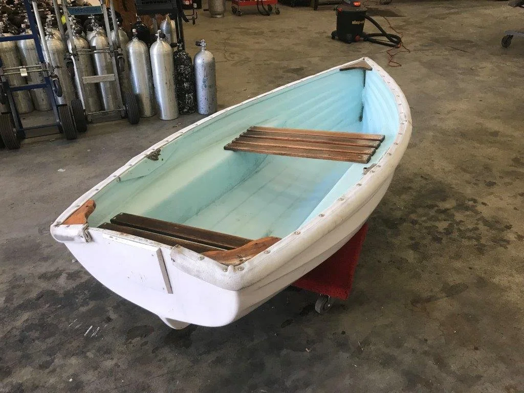 7' Fiberglass Rowboat (3).jpg