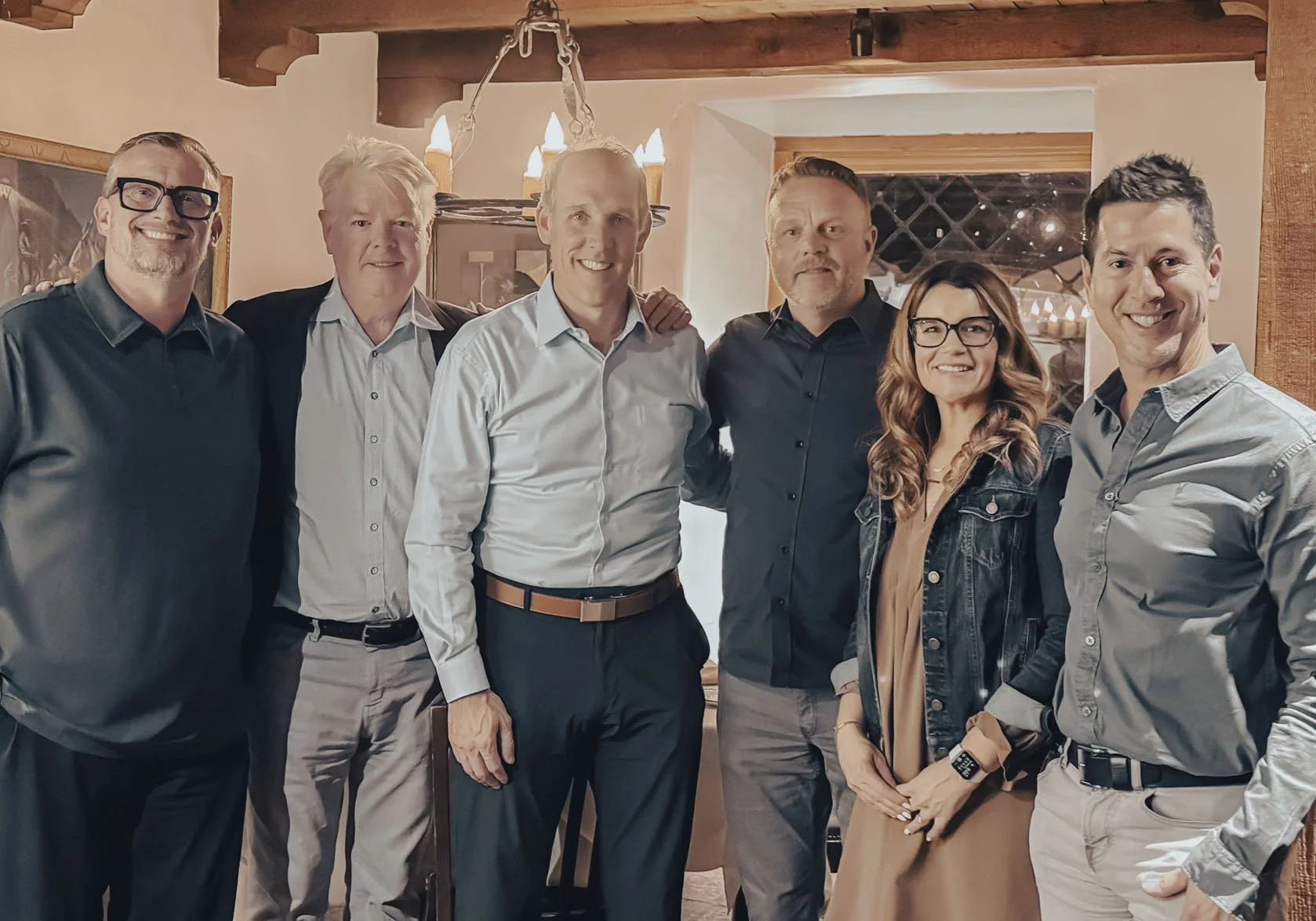 Dark screen with a gray calendar icon in the center.