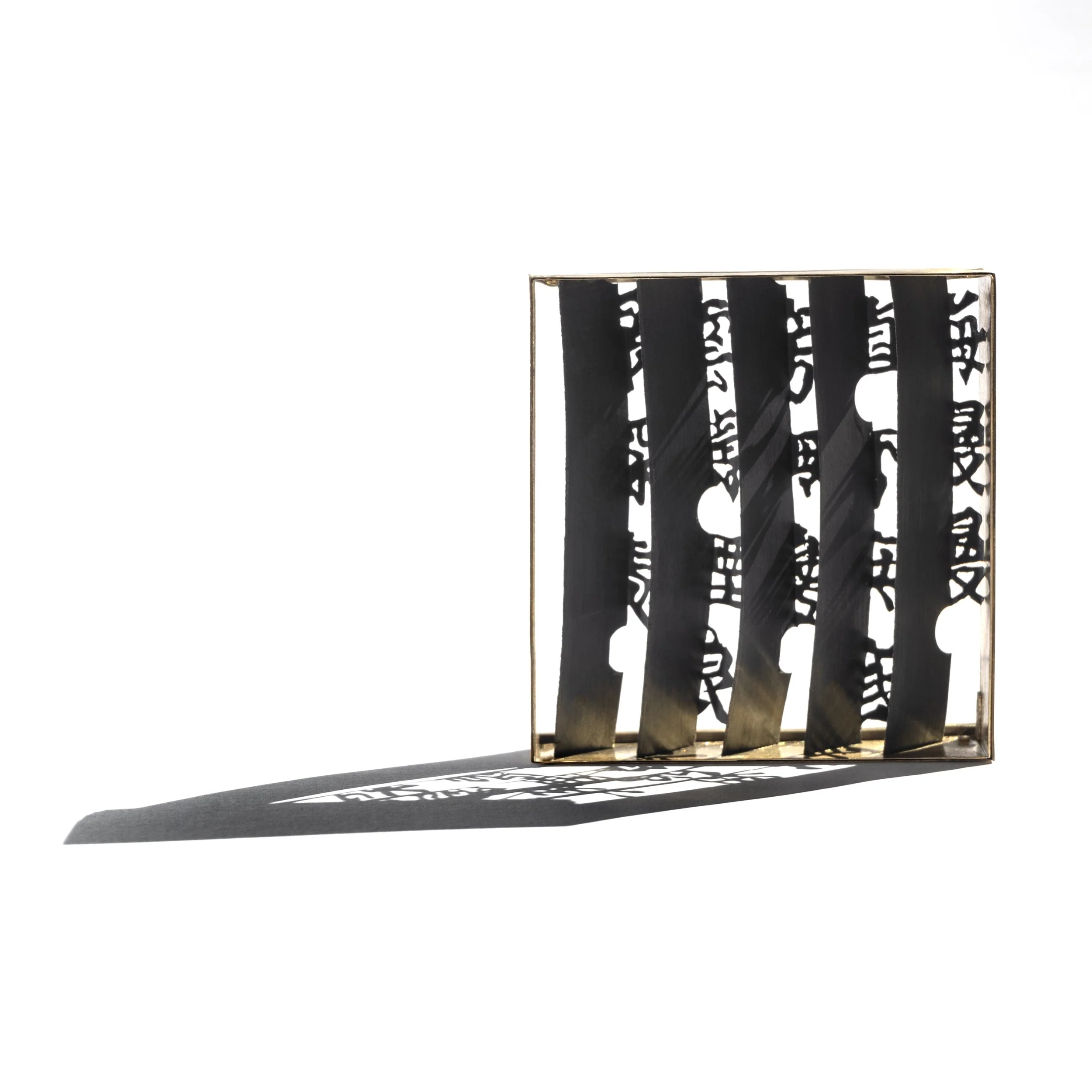 Material: industrial blades (special treated), brass, steel pin