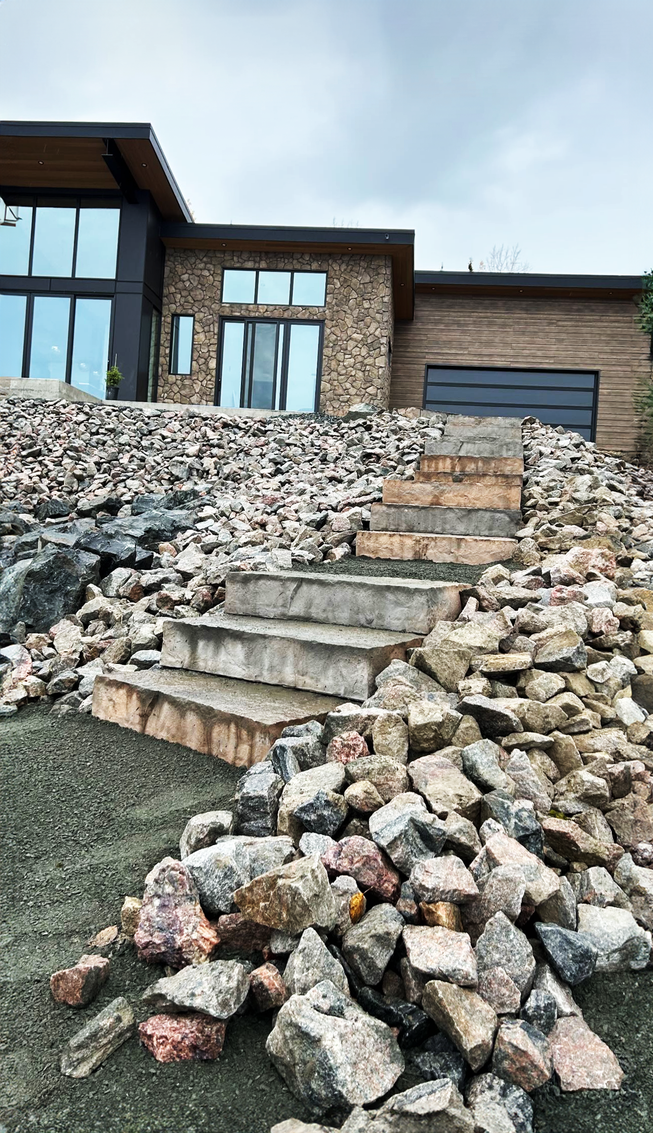war-ealg-econstruction-hardscapes-kenora.png
