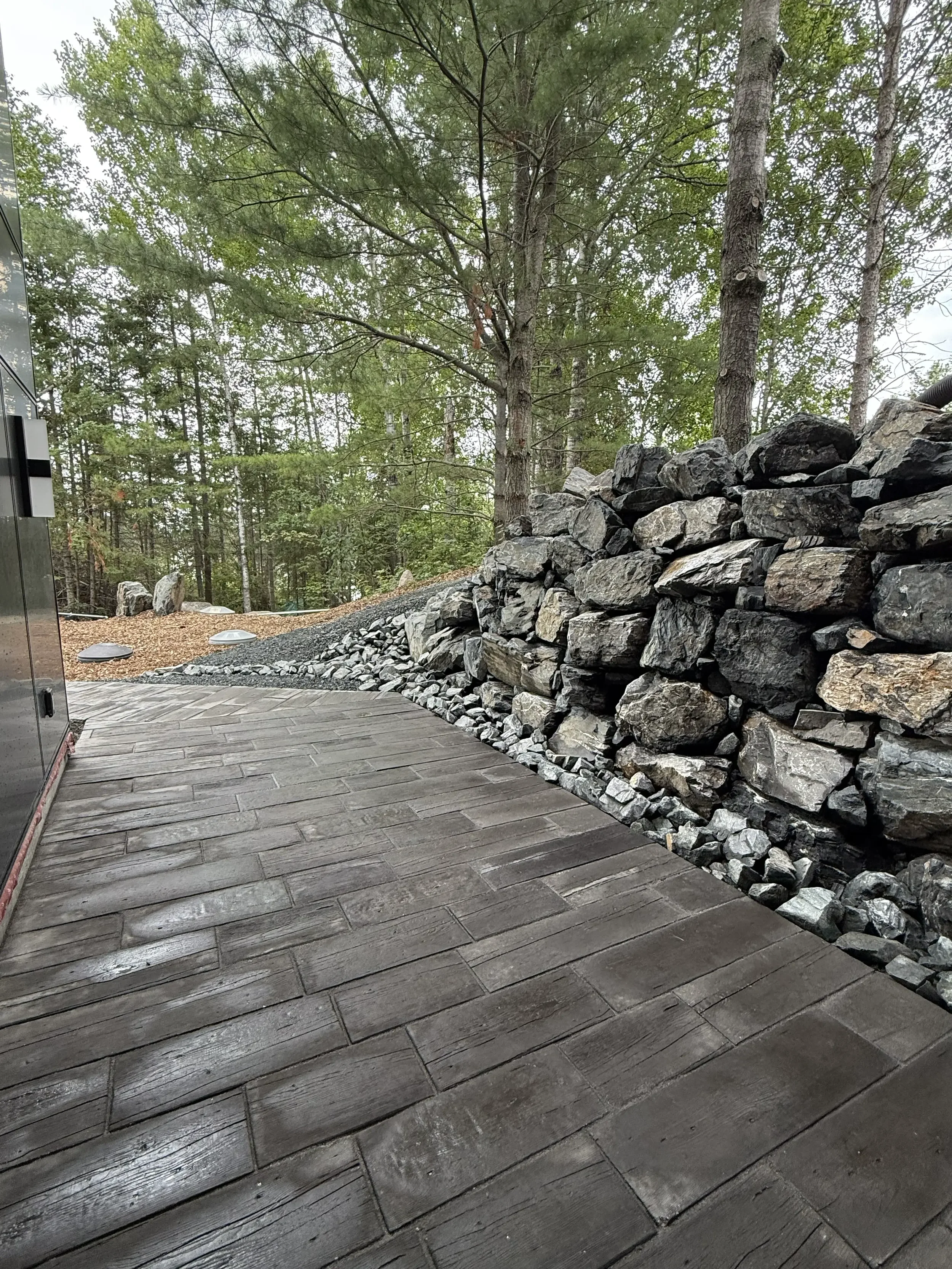 lake-of-the-woods-wall-by-war-eagle-construction.webp