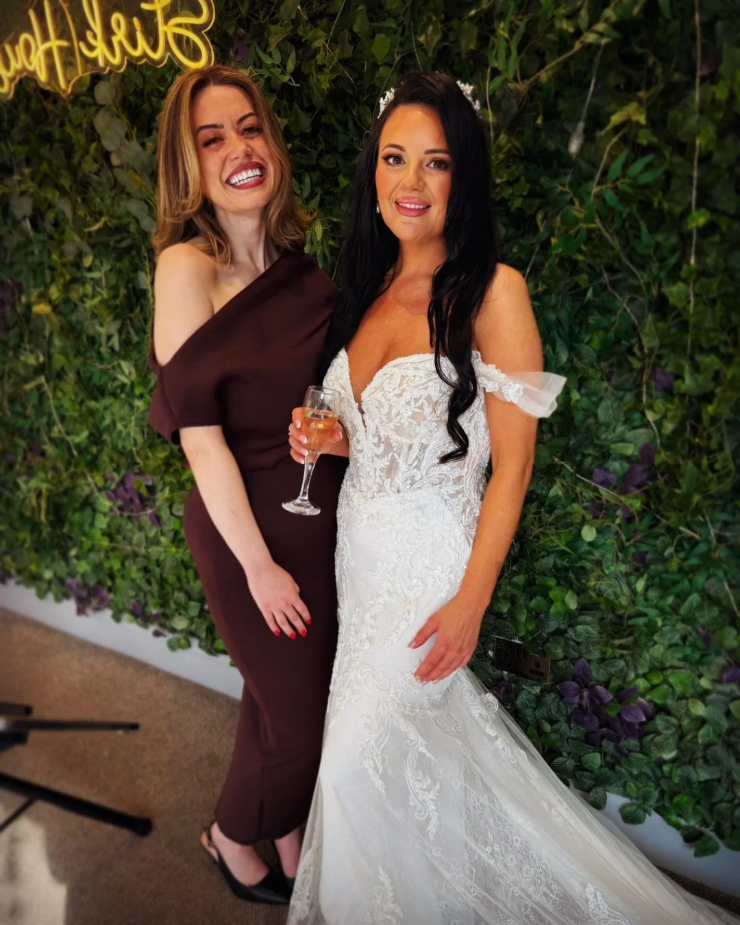 Robyn &amp; Simon 🫶🏻

How gorgeous is the beautiful Robyn 🥹🥹

Honestly cannot get over how amazing she looked!

The loveliest couple - I had the honour of singing for their Ceremony and Drinks Reception at @newstirkhouse!

Absolutely love my job 