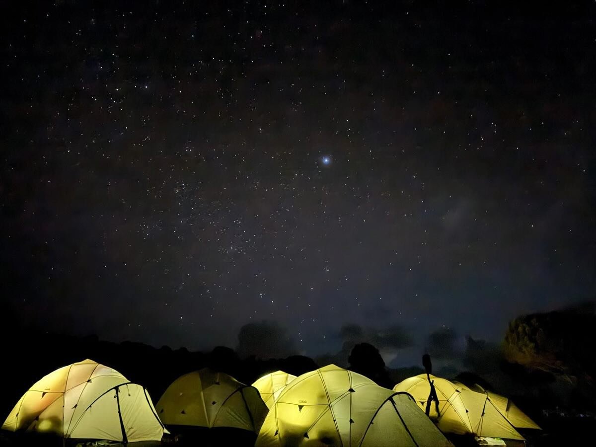 Today the Rugged Luxury Expeditions Kili team moved from Shira Camp to Barranco via the Lava Tower at 4,600m reaching a new high point far above the vegetation level, before dropping down again to 3,900m, to aid their acclimatization with a climb hig