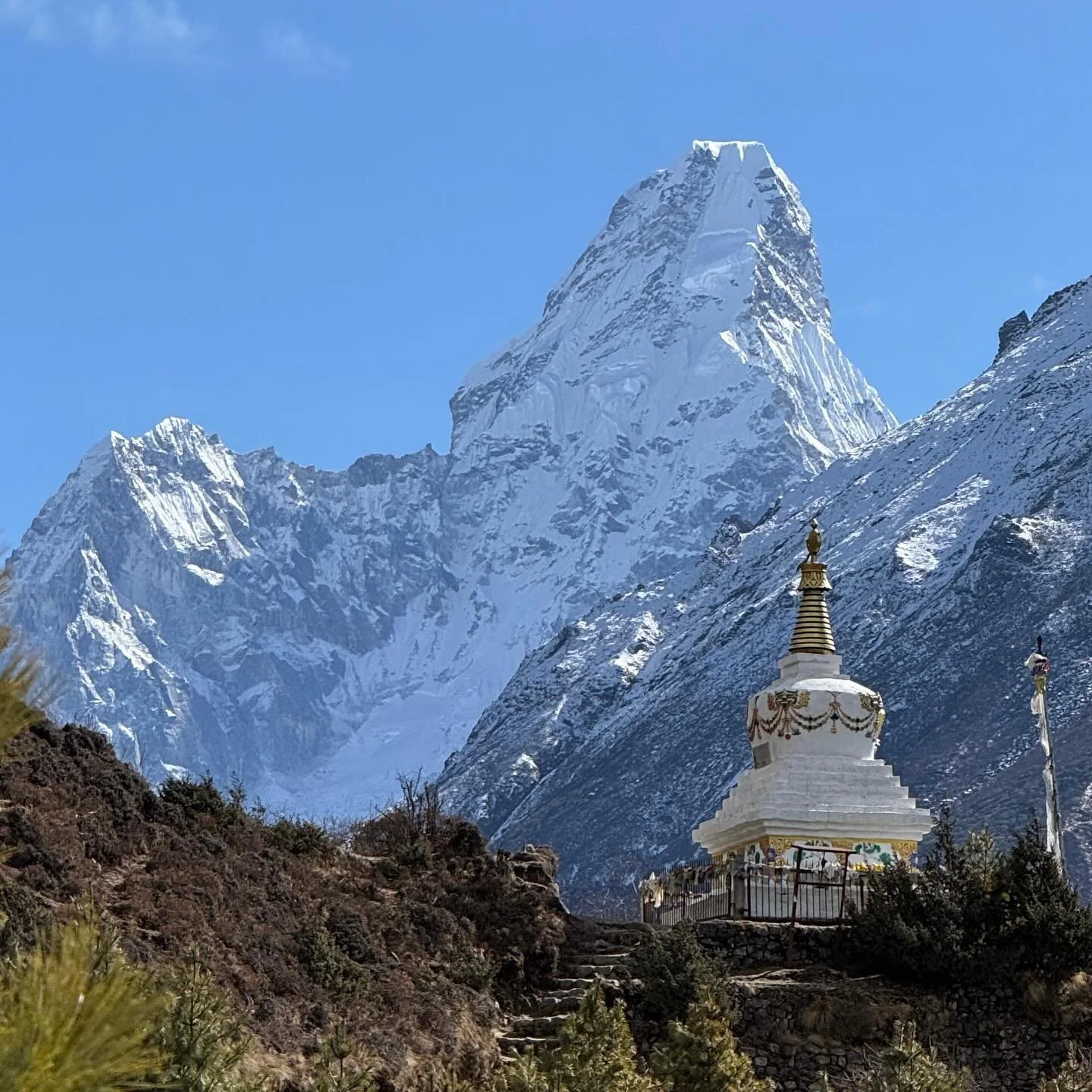 The spring Himalayan season is well and truly underway here in Kathmandu! HERE WE GO!!

Our Rugged Luxury Expeditions @ruggedluxuryexpeditions EBC trek team 1 is already in the Khumbu valley. They visited the famous Everest View Hotel today under the