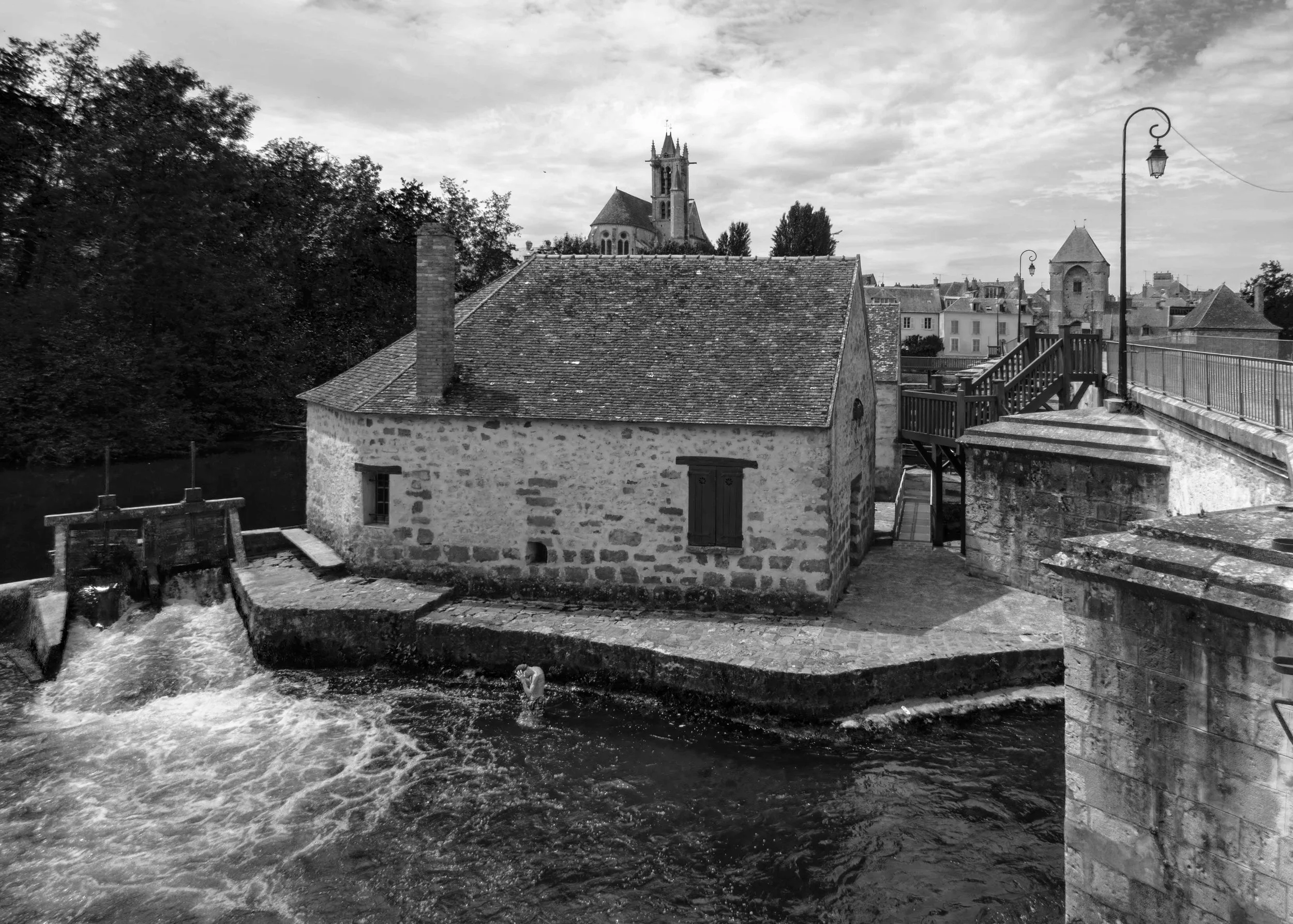 The bridge at Moret-sur-Loing, 2021.jpg
