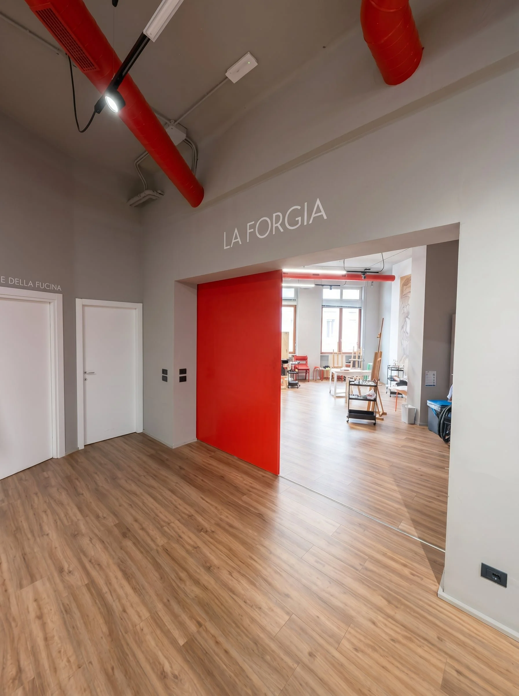 La Mirabile Fucina. Vistta della sala di posa.jpg