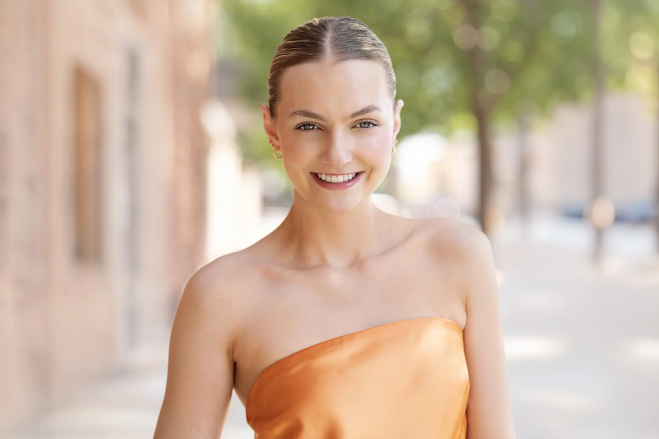 Dating Profile Photography: Hair &amp; Makeup Tips for Your Best Photos