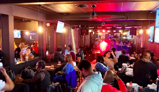 Friends Cocktail Lounge