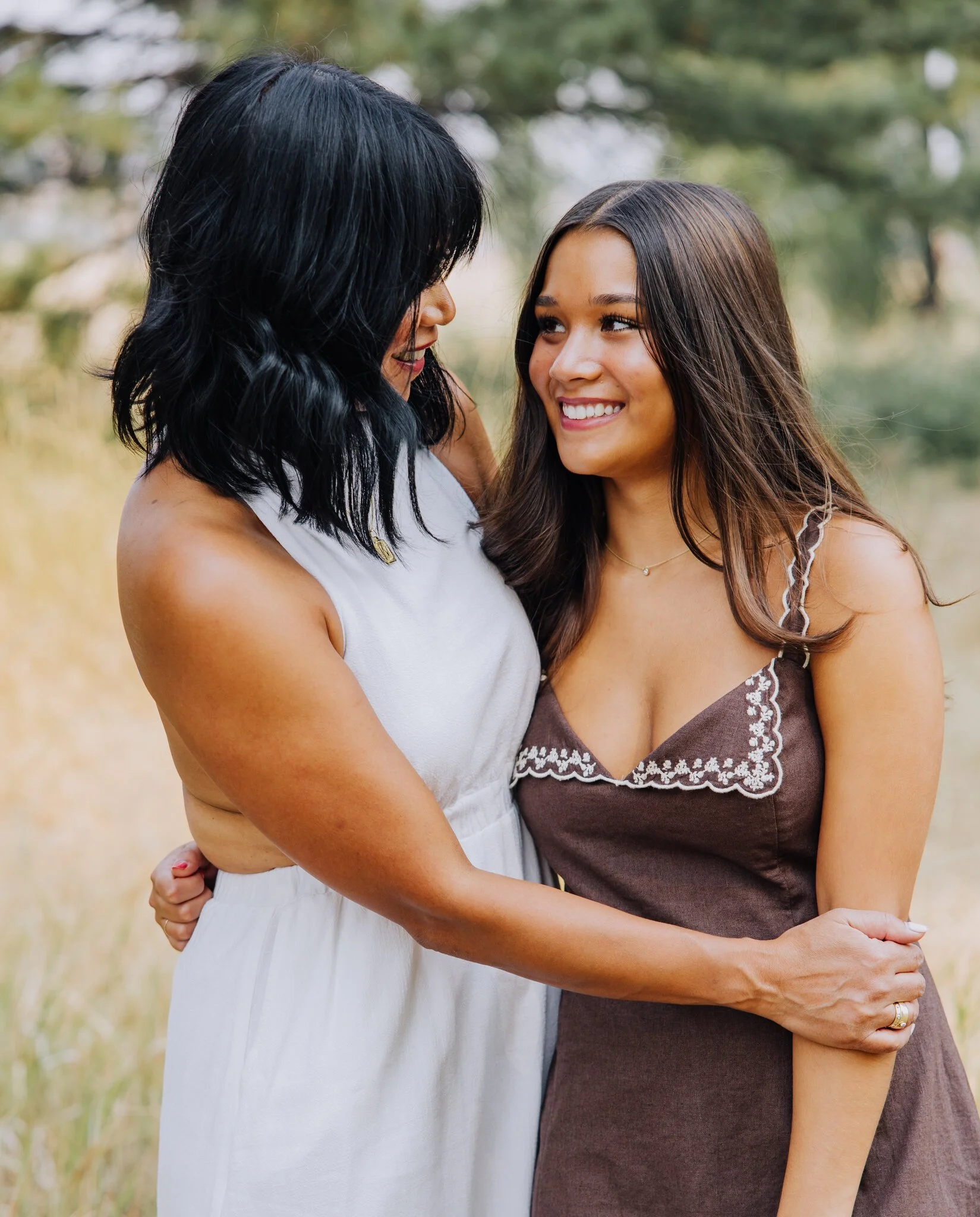 lake-chelan-senior-photographer-mother-daughter-embrace-brown-dress-29.jpg