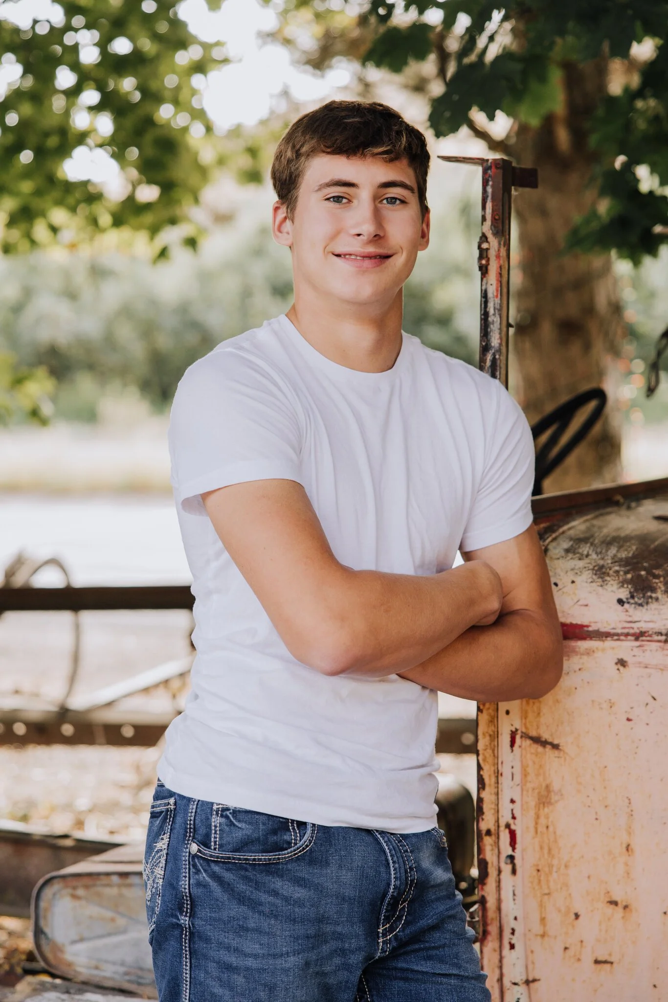 lake-chelan-senior-photographer-vintage-truck-portrait-05.jpg