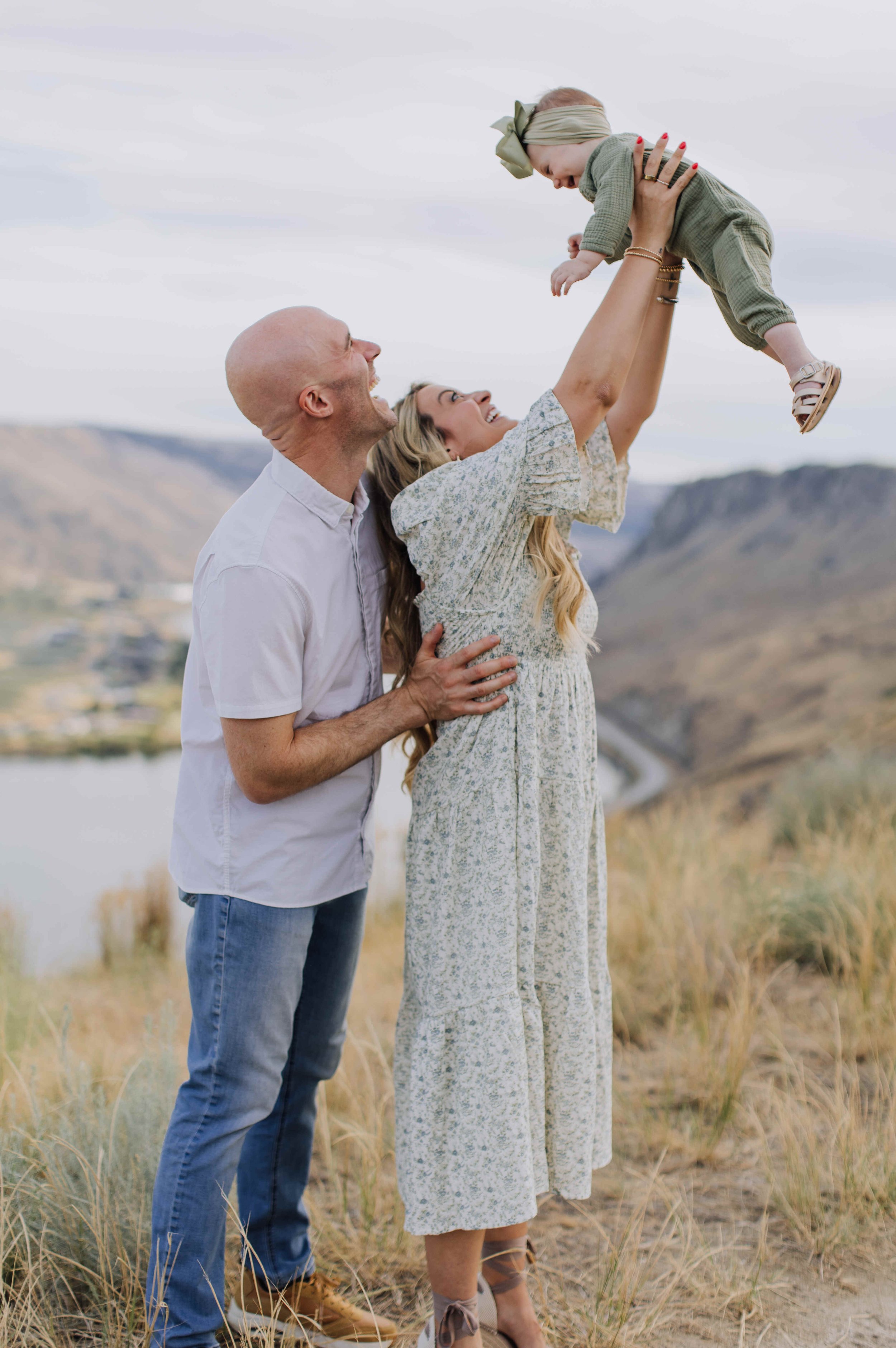 Extended family gathered together overlooking the Columbia River during a summer family session in Lake Chelan.