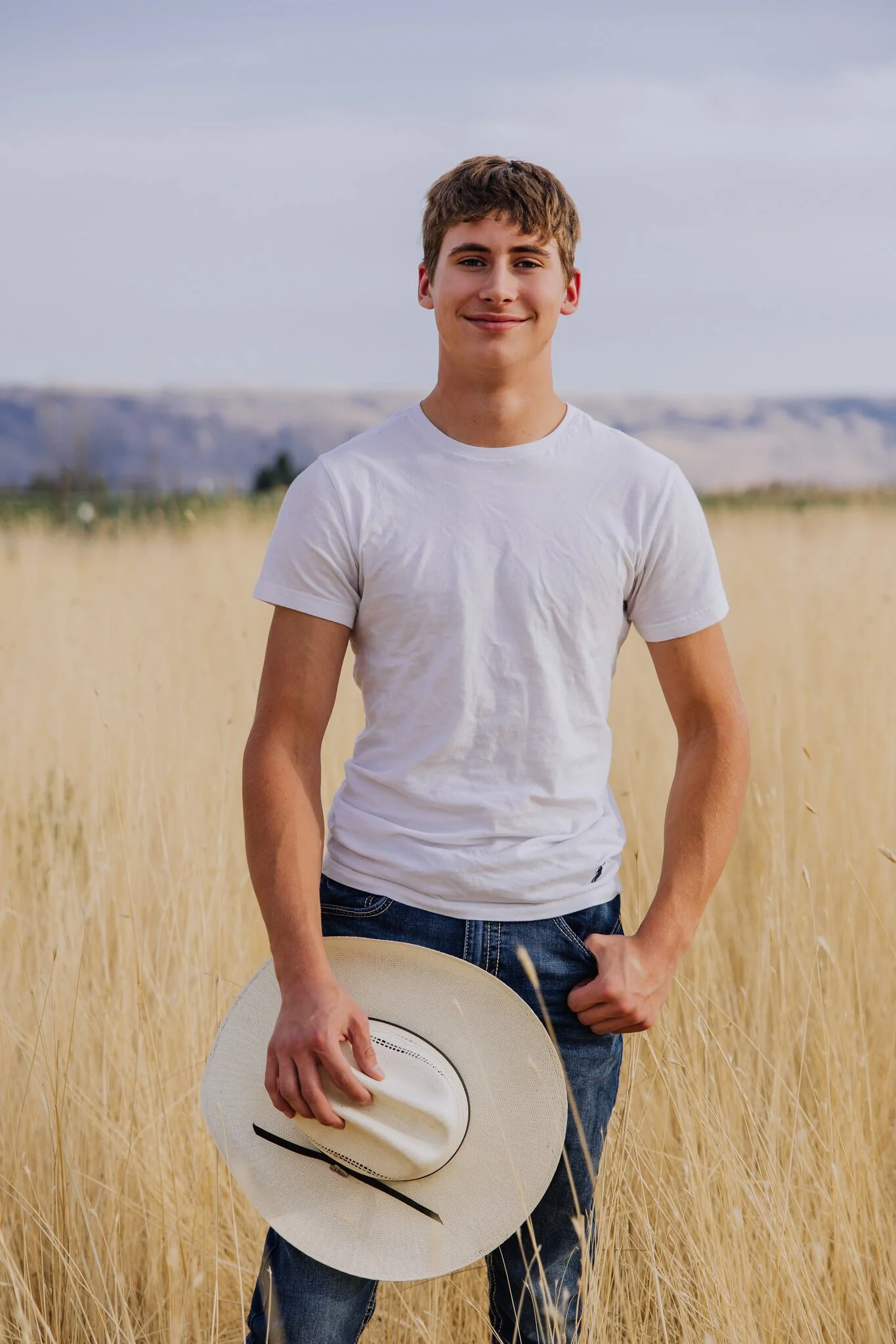 lake-chelan-senior-photographer-cowboy-hat-portrait-field-21.jpg