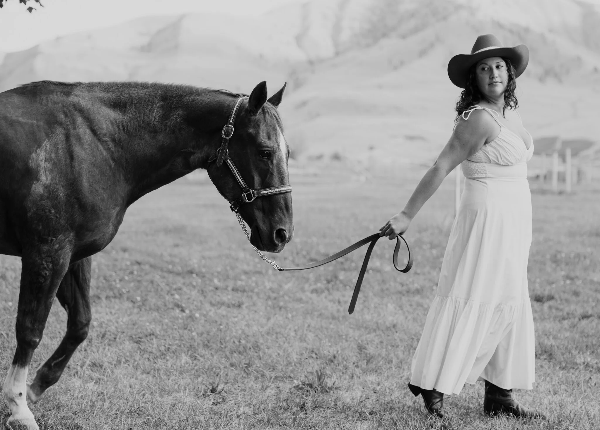 lake-chelan-proposal-photographer-horse-black-white-06.jpg