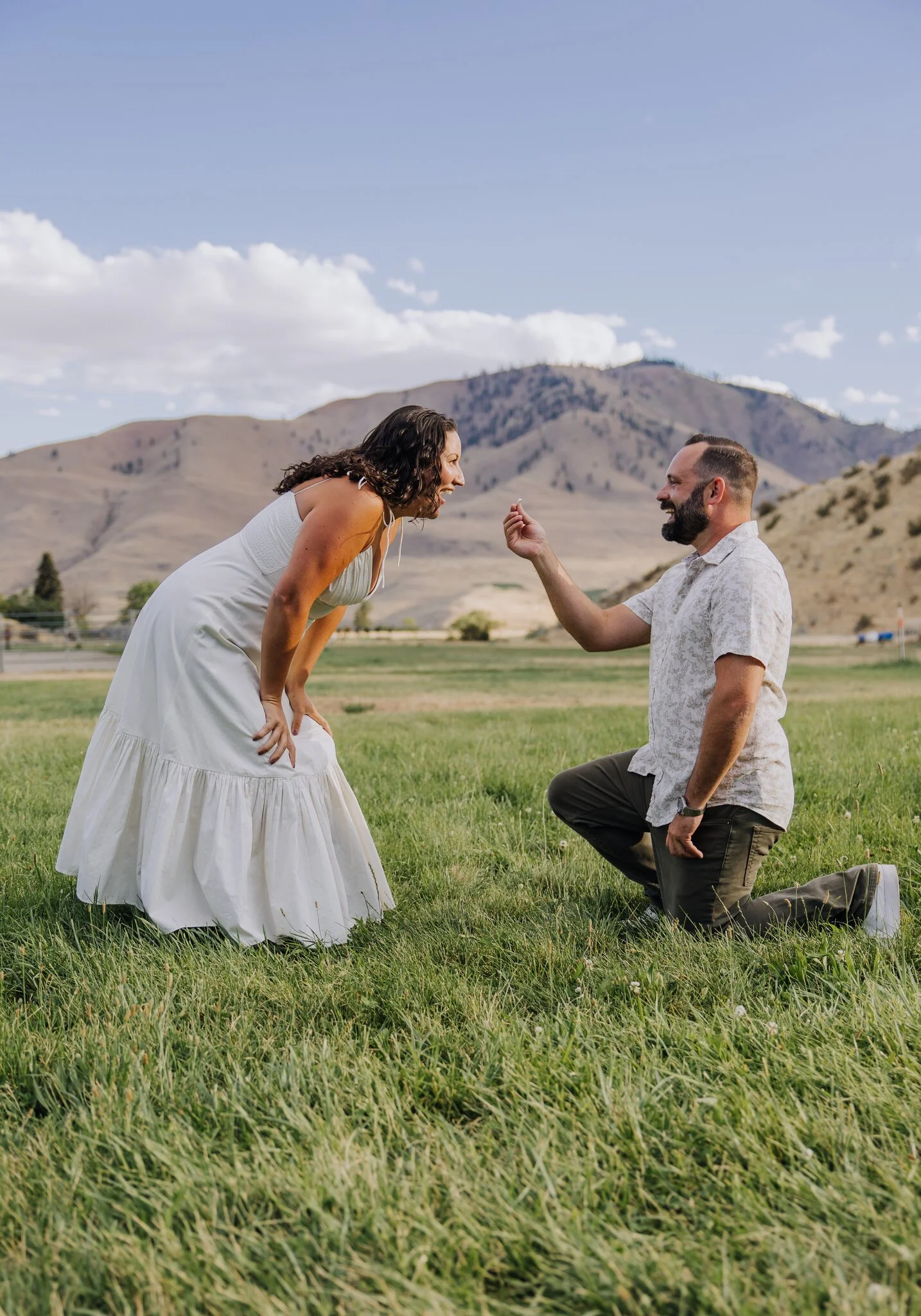 lake-chelan-proposal-photographer-surprise-proposal-moment-19.jpg
