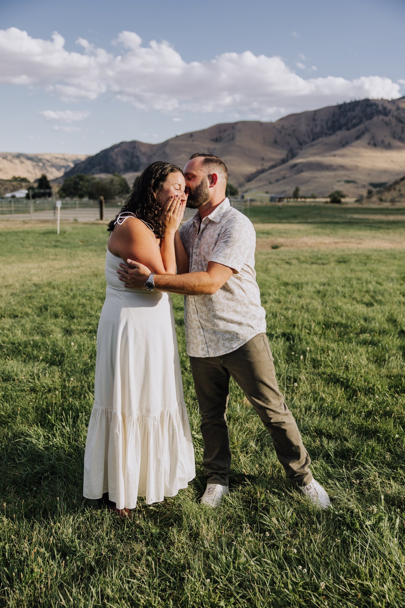 lake-chelan-proposal-photographer-kiss-moment-30.jpg