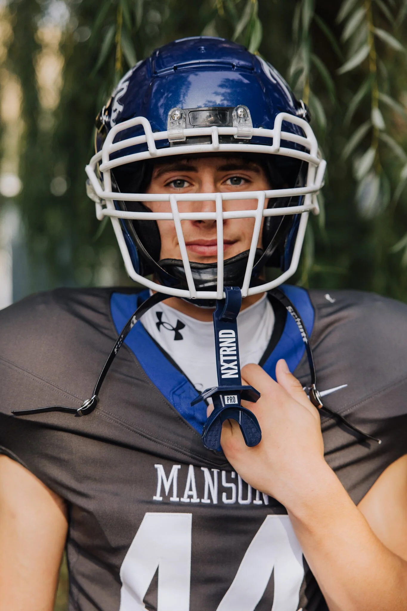 lake-chelan-senior-photographer-football-helmet-close-up-31.jpg