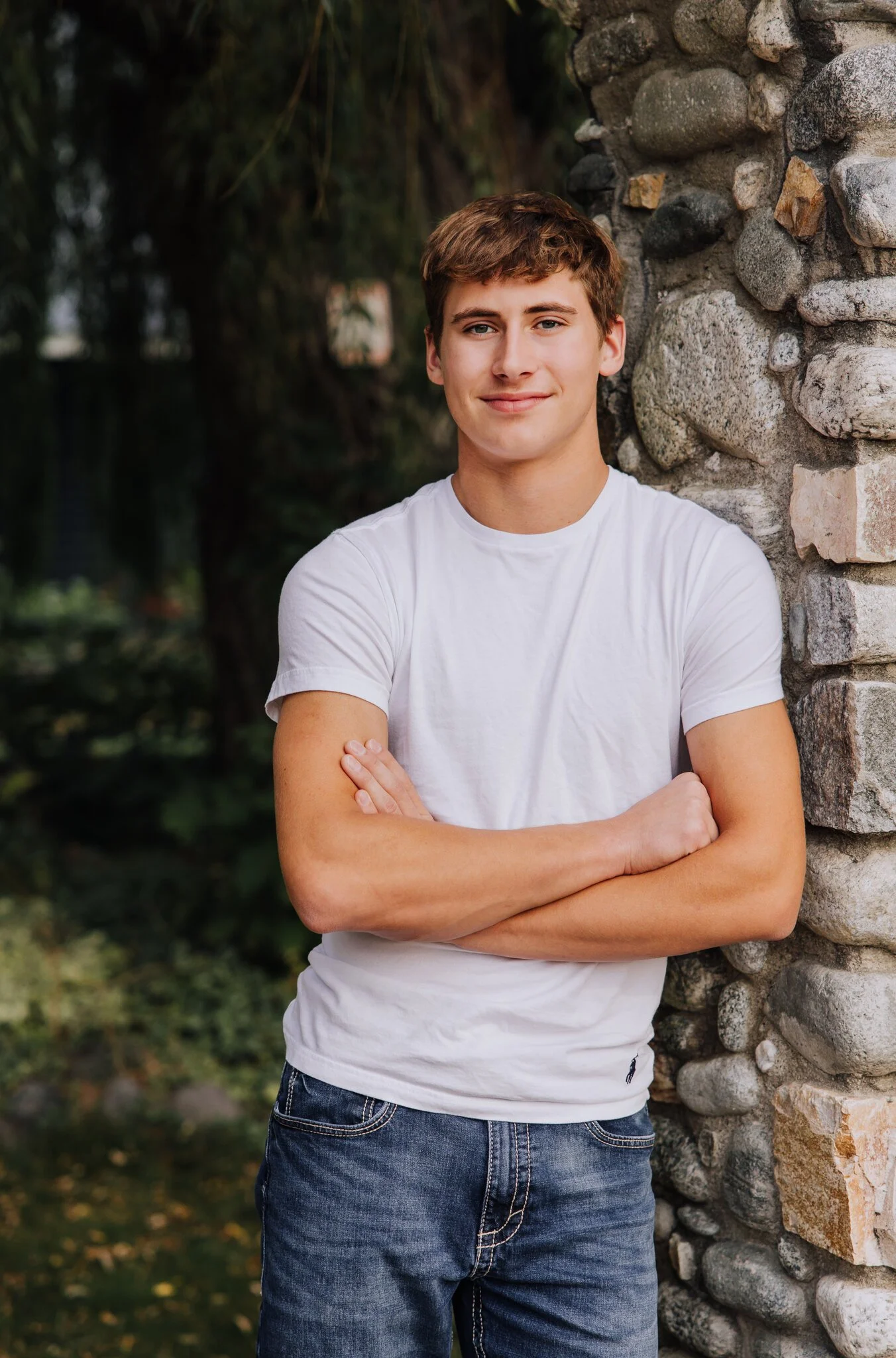 lake-chelan-senior-photographer-arrival-portrait-smiling-01.jpg