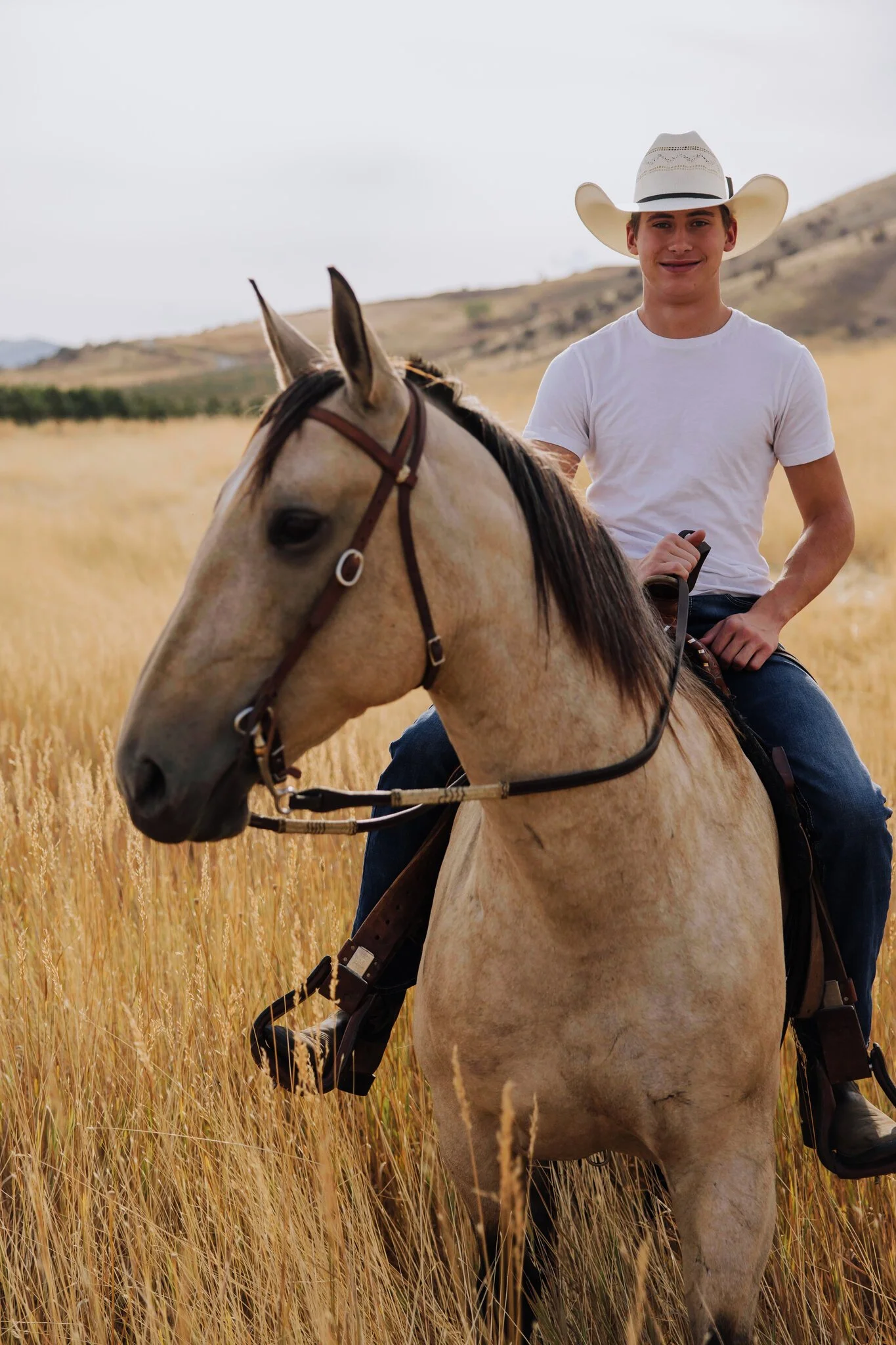 lake-chelan-senior-photographer-horseback-riding-action-14.jpg