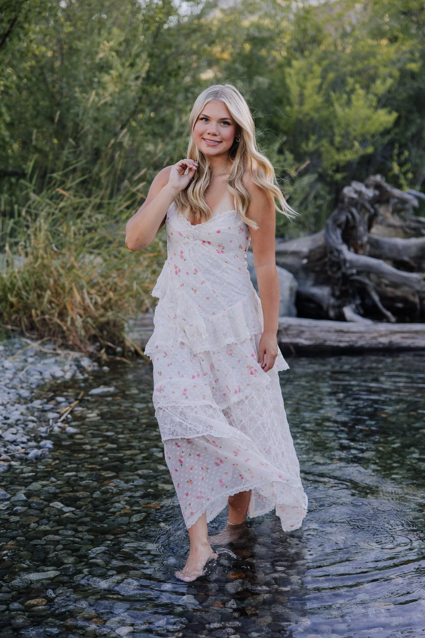 lake-chelan-senior-photographer-wading-lace-dress-24.jpg