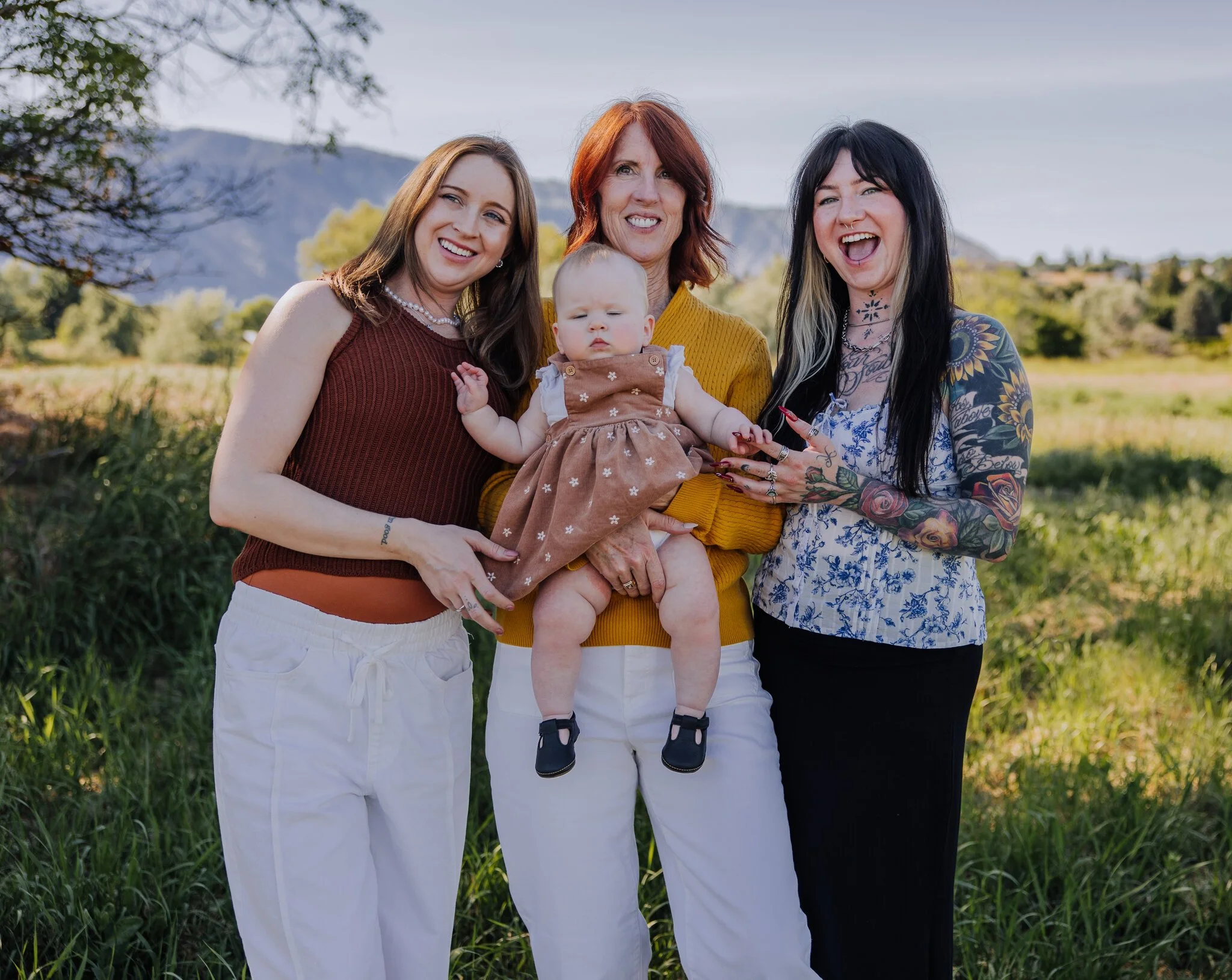 lake-chelan-family-photographer-three-generations-field-30.jpg