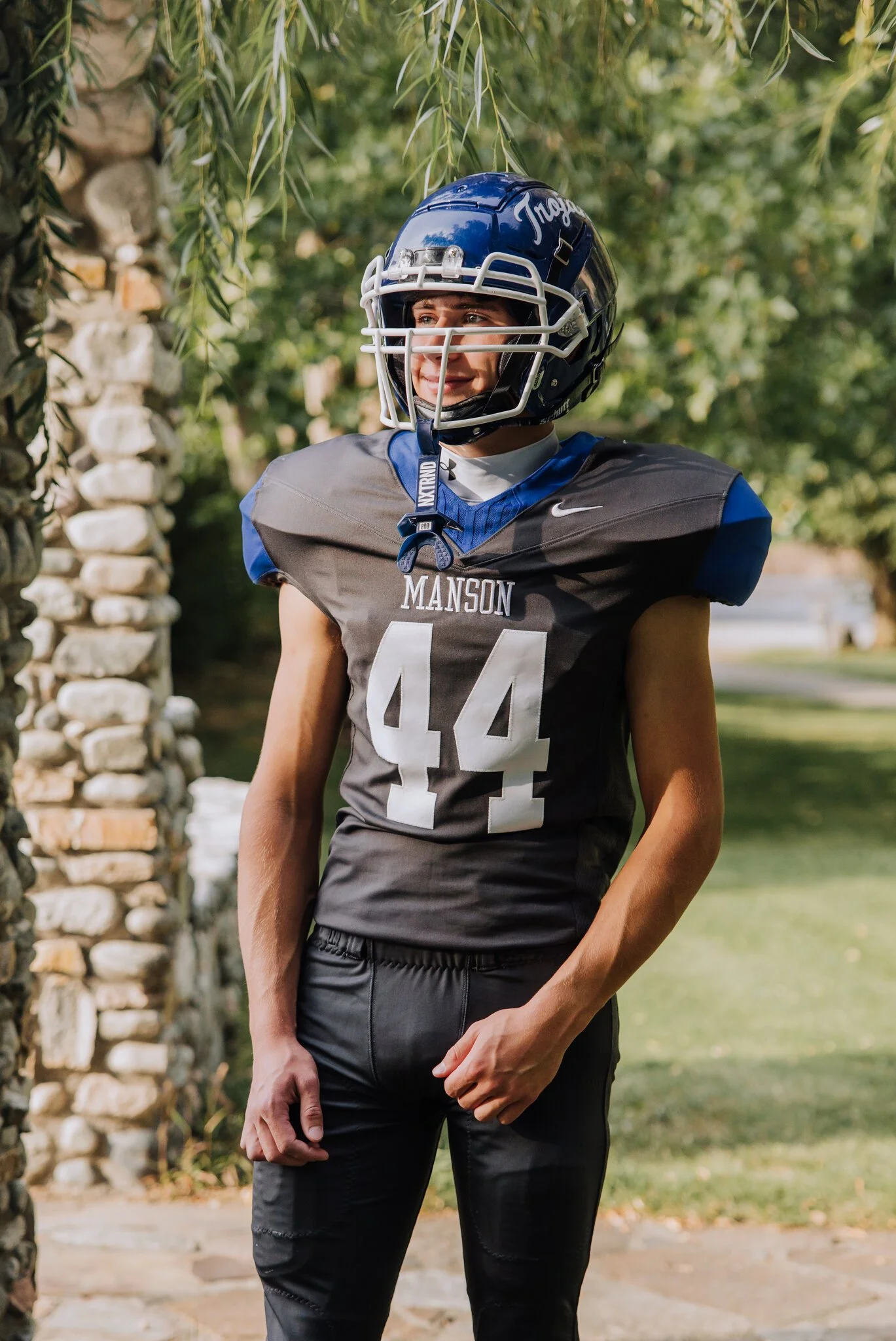 lake-chelan-senior-photographer-football-uniform-full-body-34.jpg