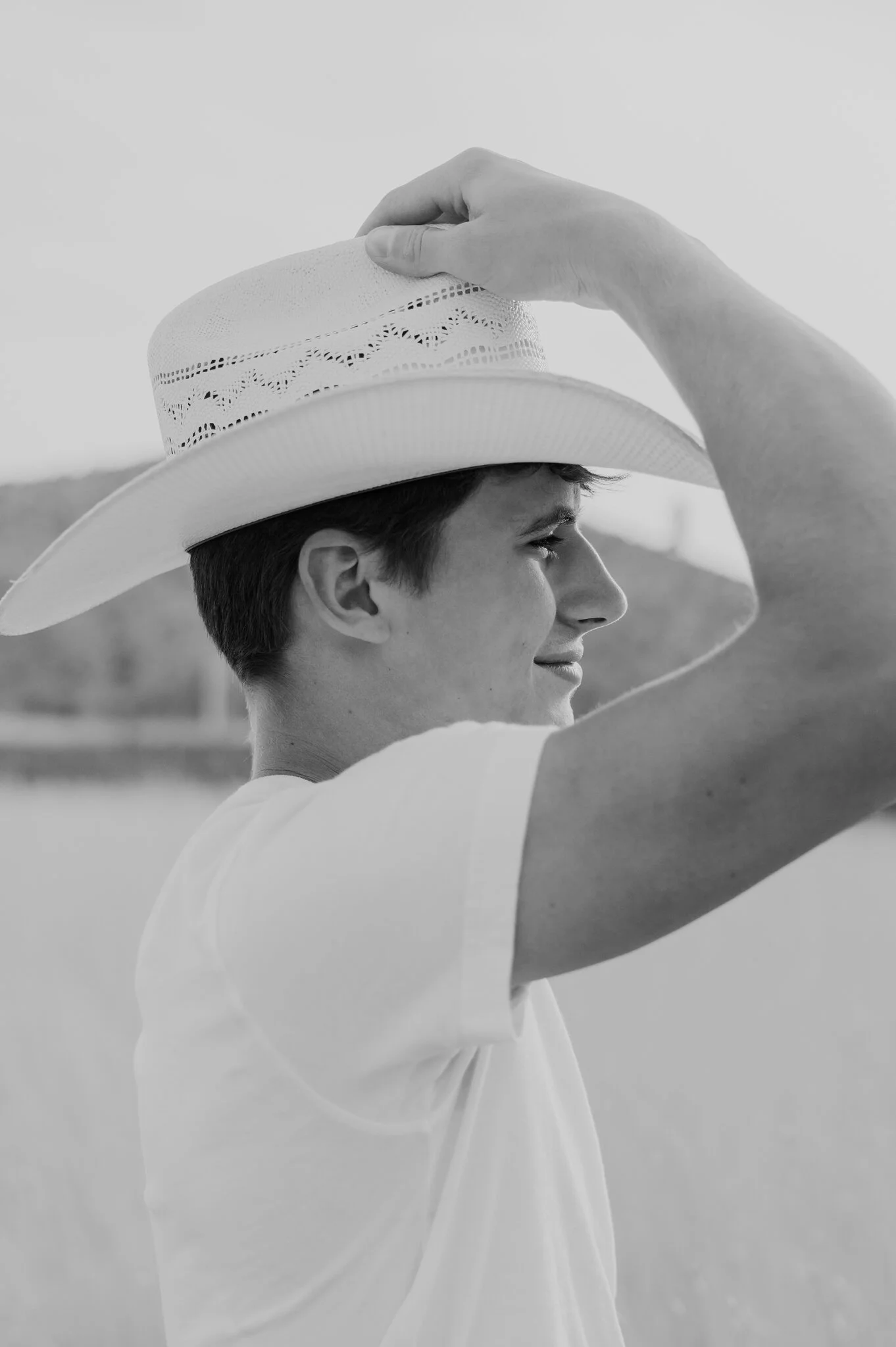 lake-chelan-senior-photographer-cowboy-hat-black-and-white-portrait-24.jpg