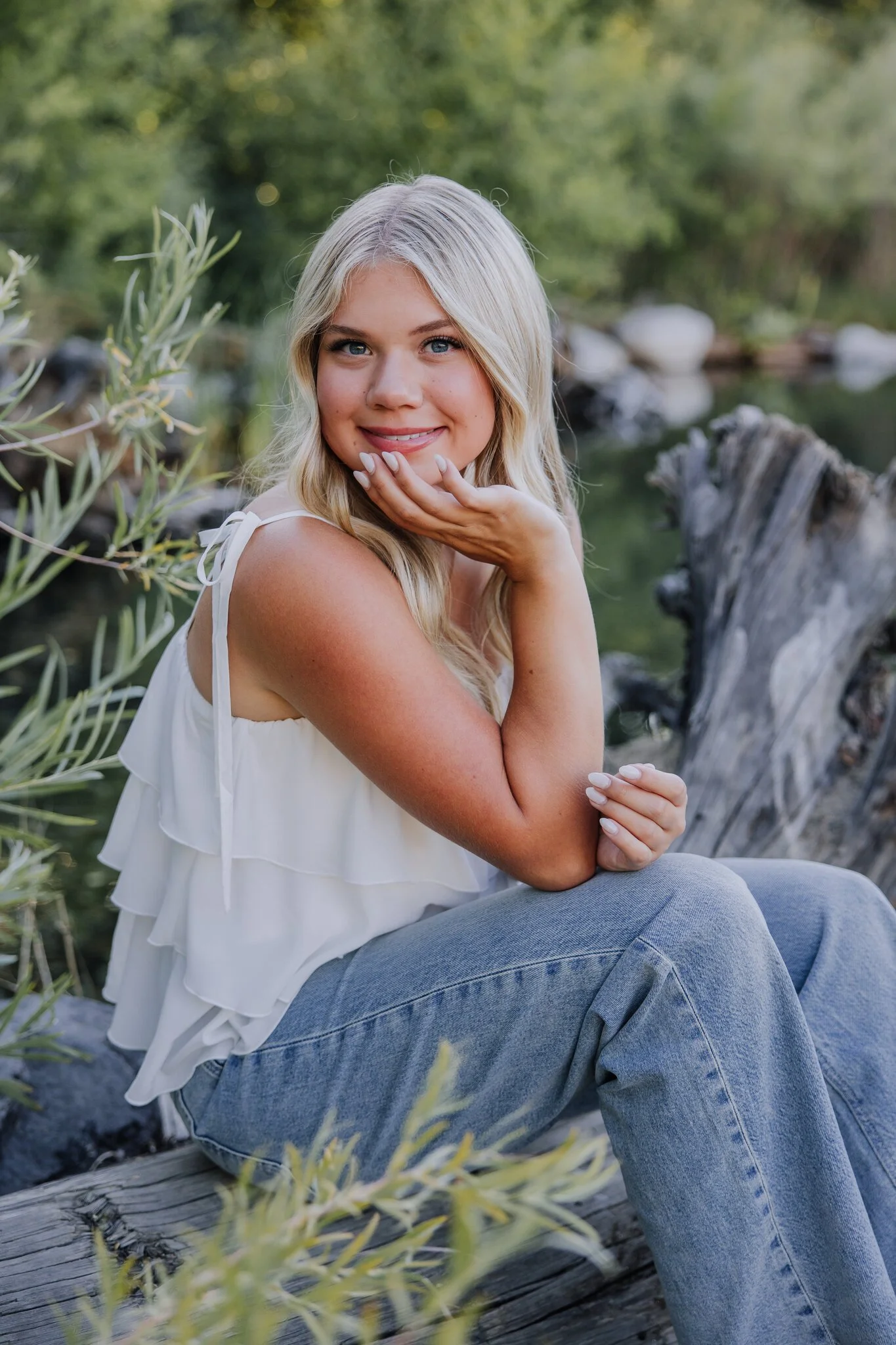 lake-chelan-senior-photographer-candid-smile-20.jpg