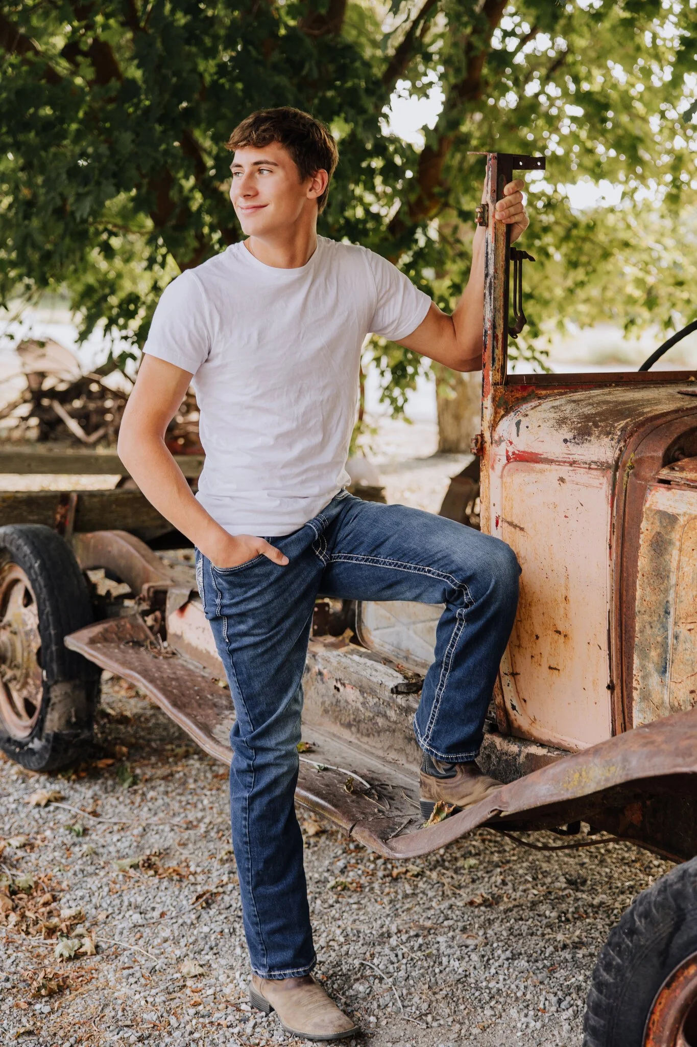 lake-chelan-senior-photographer-vintage-truck-environmental-06.jpg