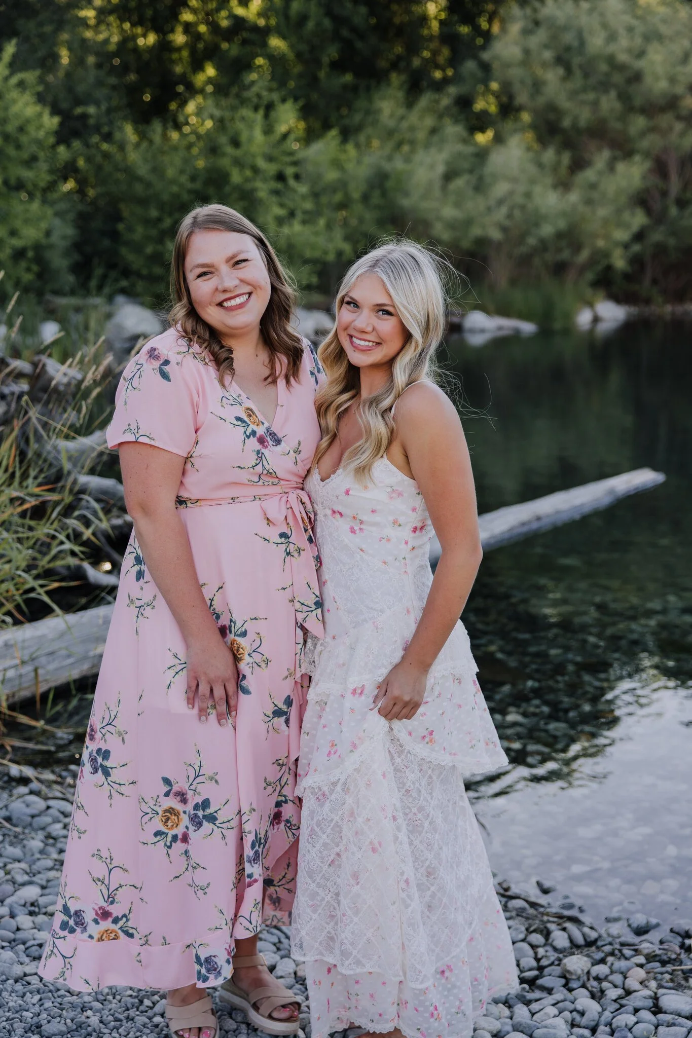 lake-chelan-senior-photographer-with-sister-29.jpg